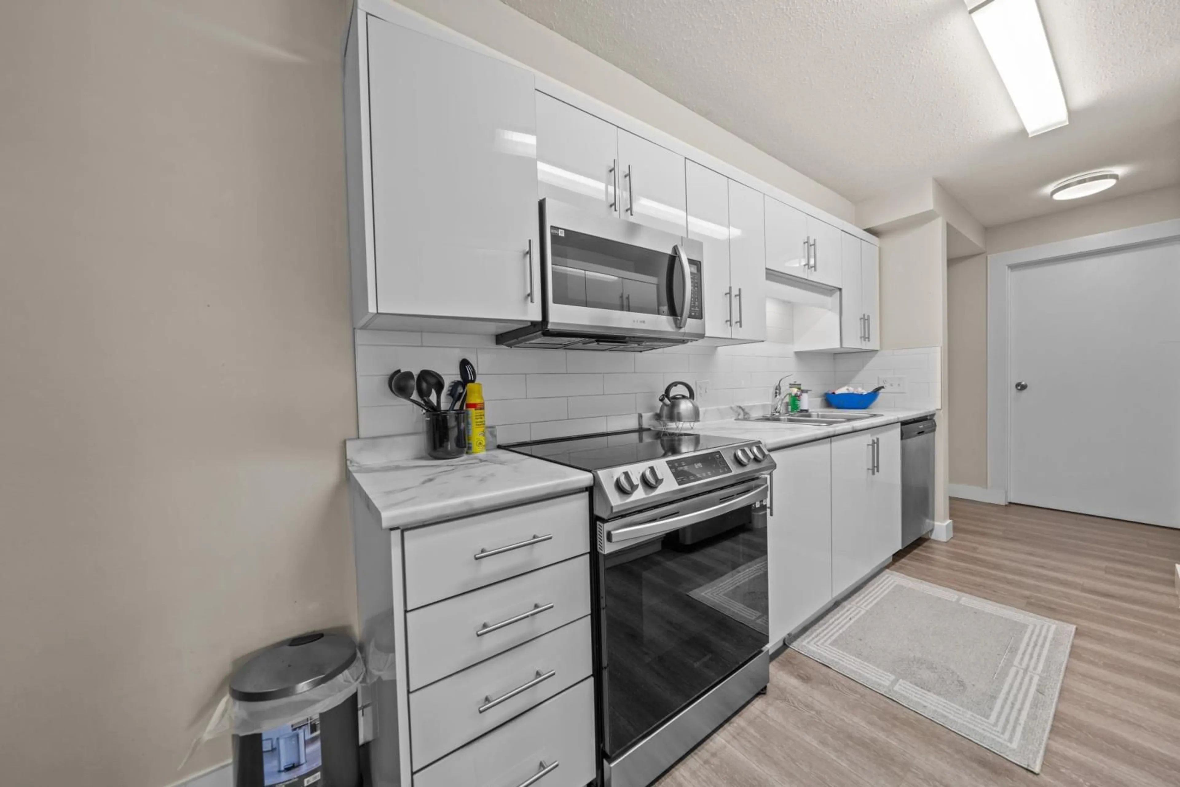 Standard kitchen, wood floors, cottage for 321 7694 EVANS ROAD, Chilliwack British Columbia V2R3W3