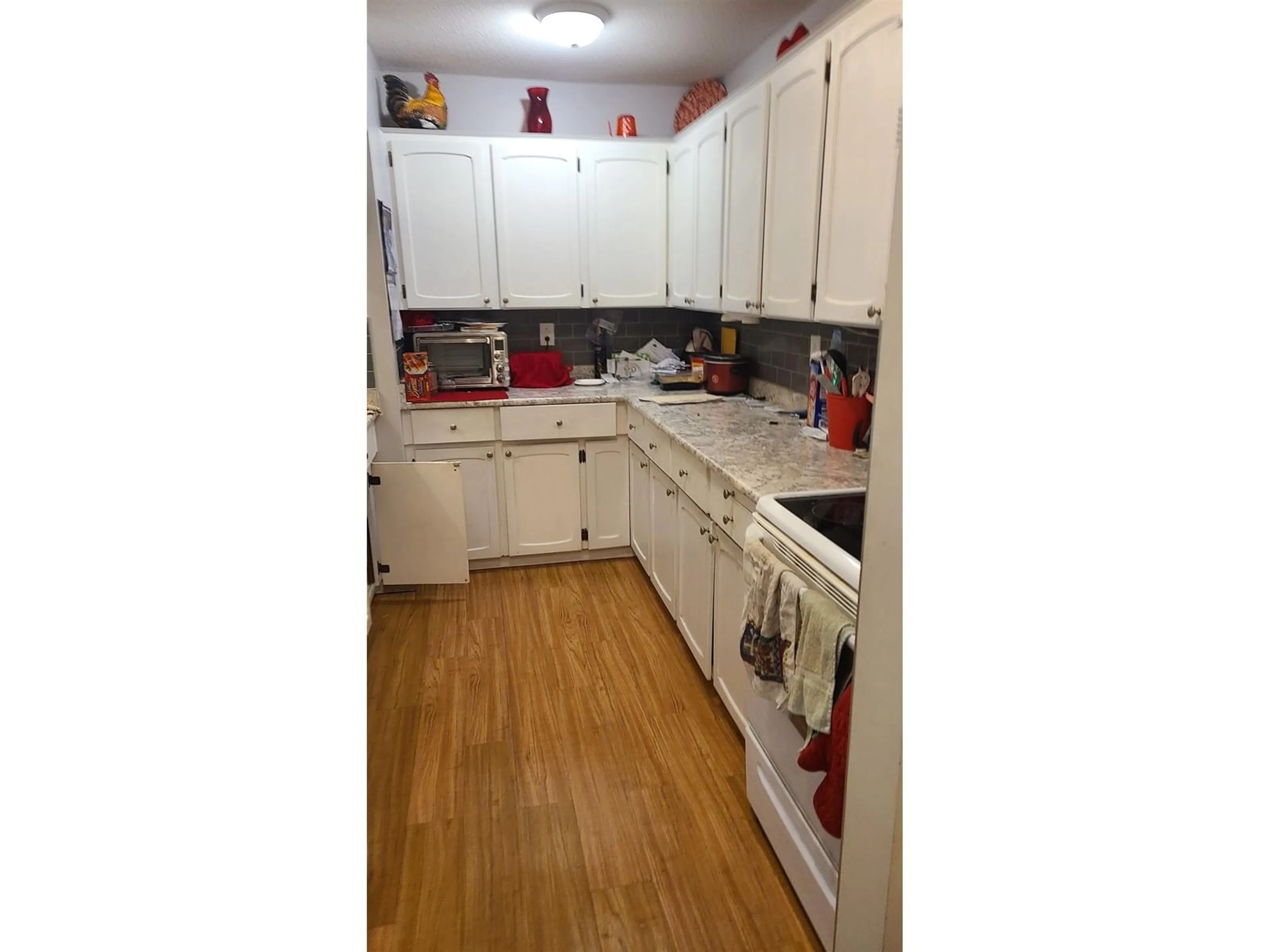 Standard kitchen, unknown for 306 - 1354 WINTER, White Rock British Columbia V4B3Y1