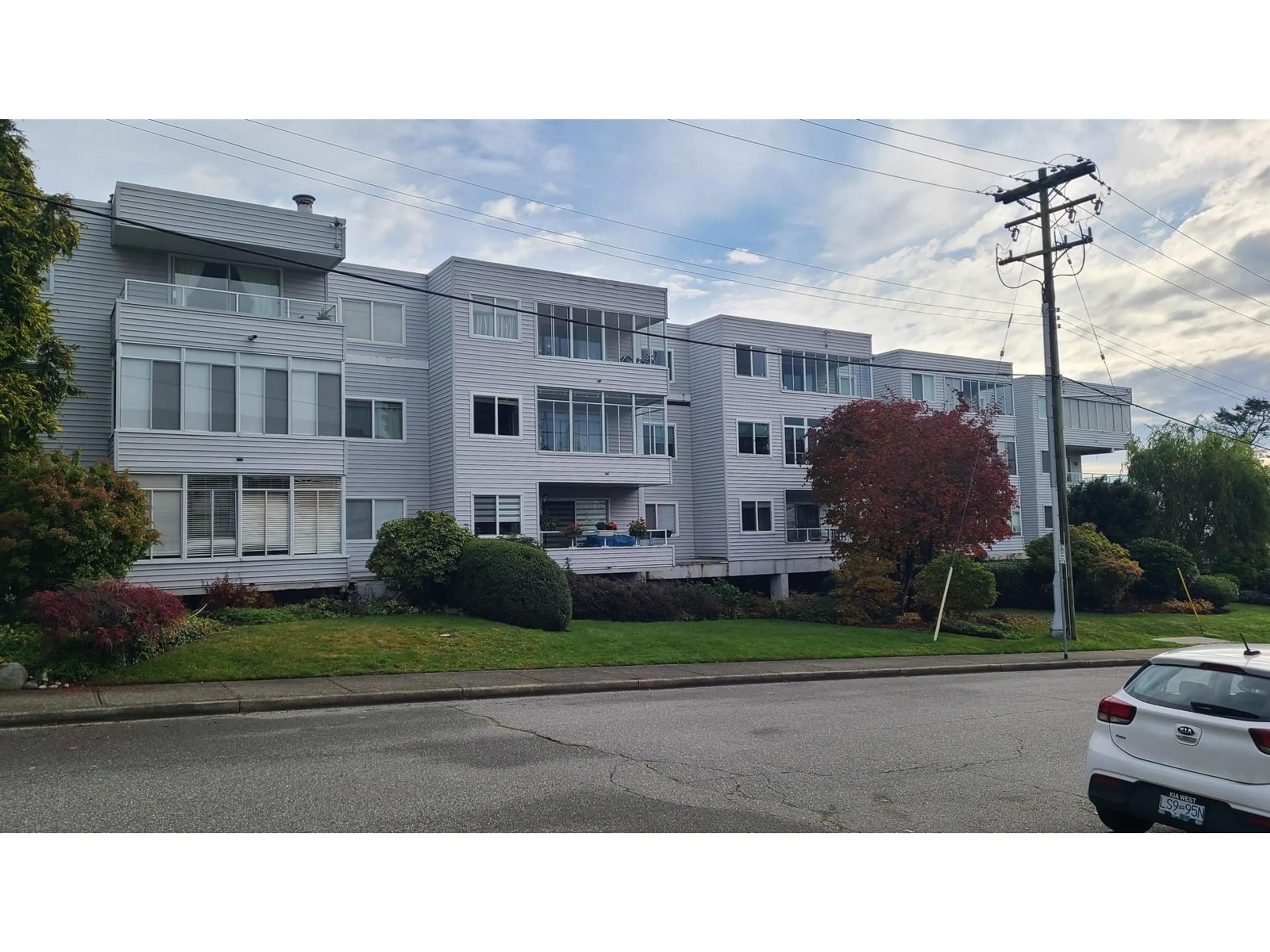 A pic from exterior of the house or condo, the front or back of building for 306 1354 WINTER STREET, White Rock British Columbia V4B3Y1