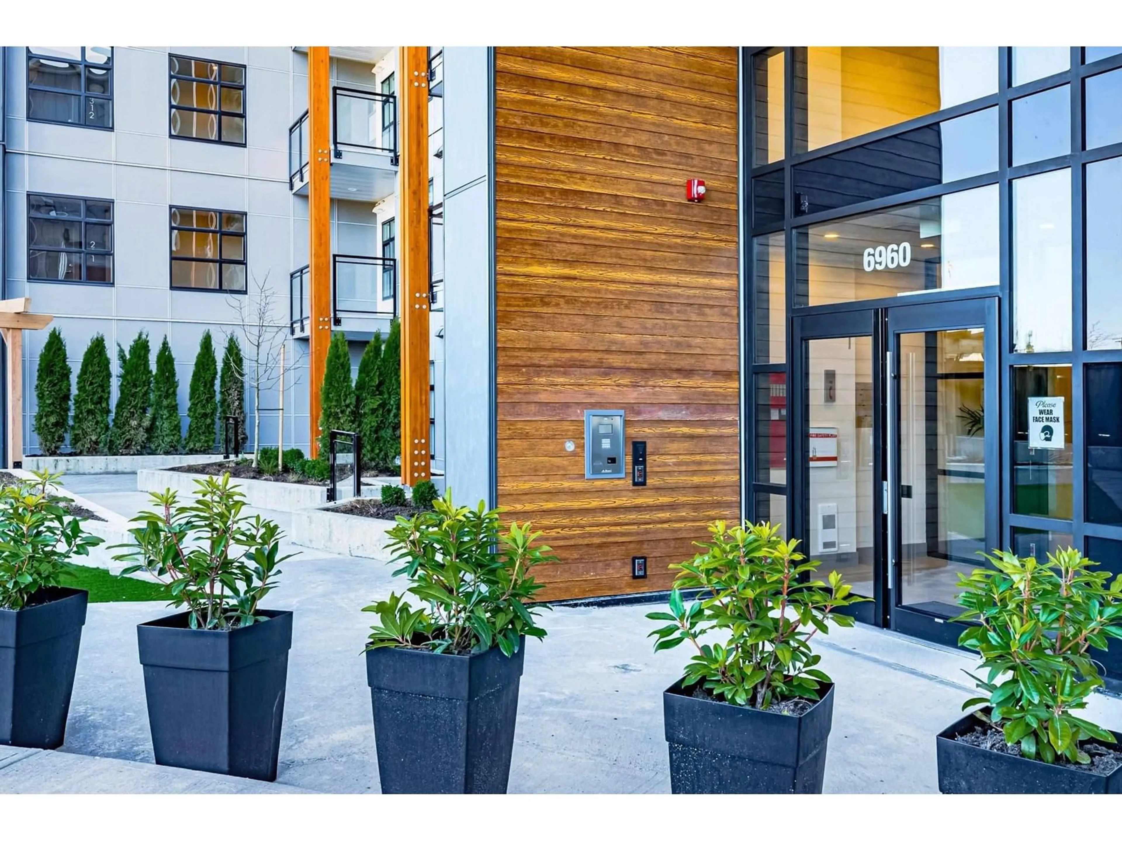 Indoor lobby, wood floors for 404 6960 NICHOLSON ROAD, Delta British Columbia V4E0A9