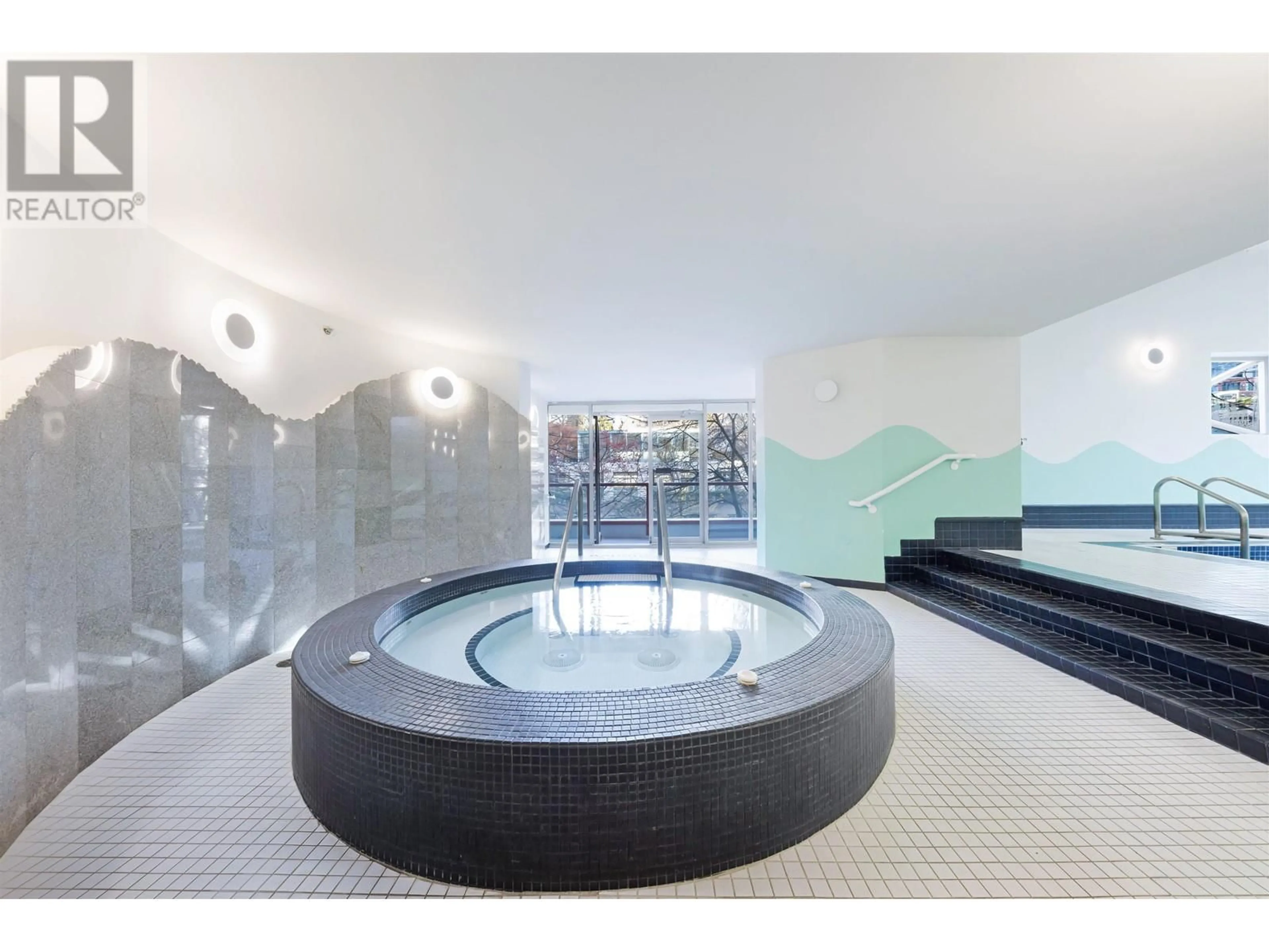 Indoor or outdoor pool for 805 1000 BEACH AVENUE, Vancouver British Columbia V6E4M2