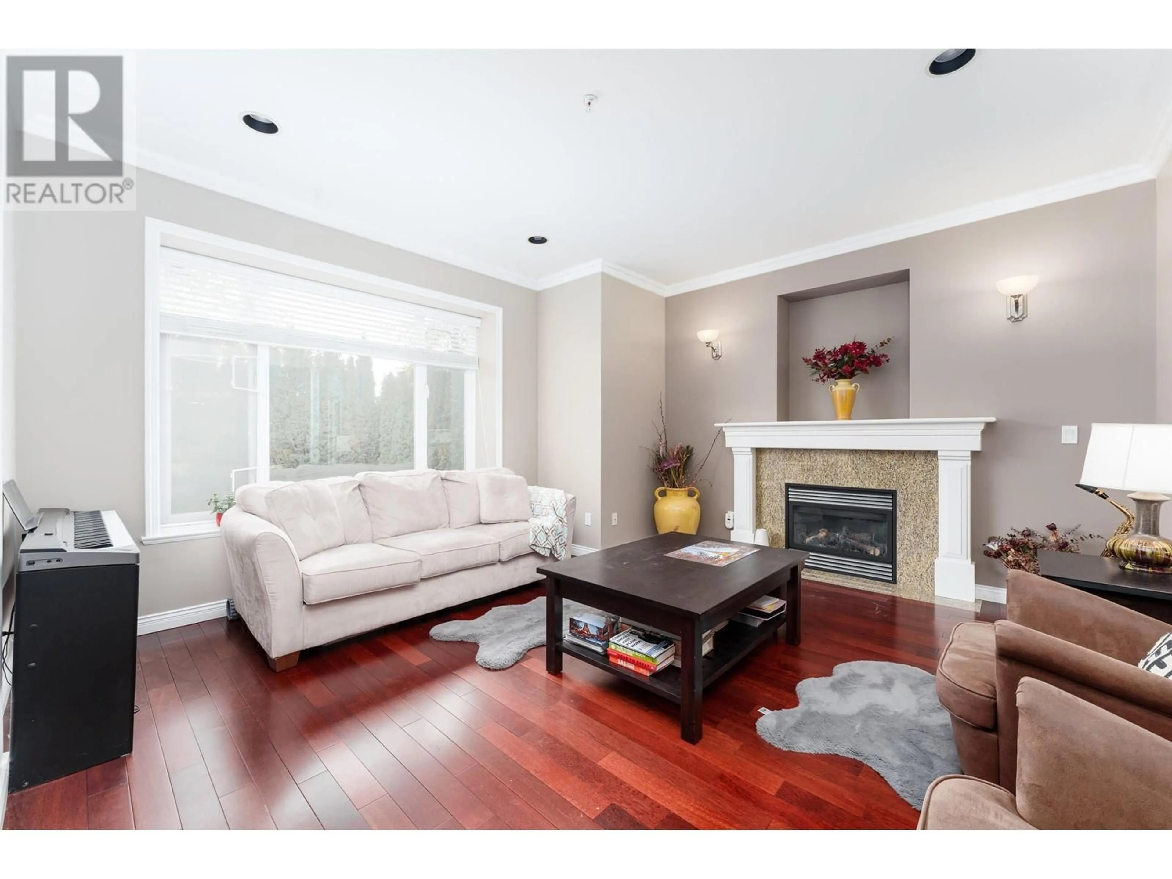 Living room, wood floors for 2355 E 54TH AVENUE, Vancouver British Columbia V5S1X1