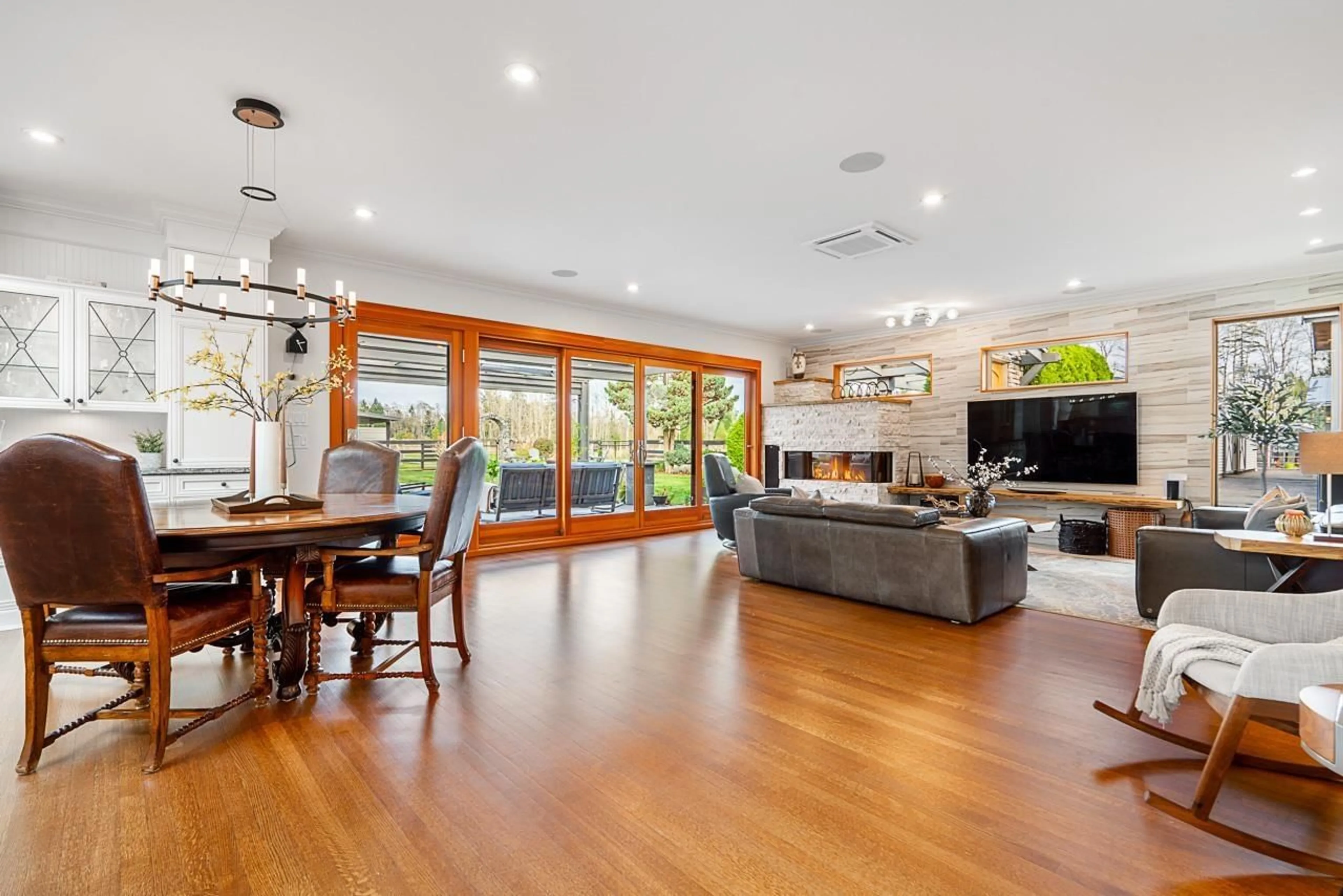 Living room, wood floors for 23515 32 AVENUE, Langley British Columbia V2Z2J1