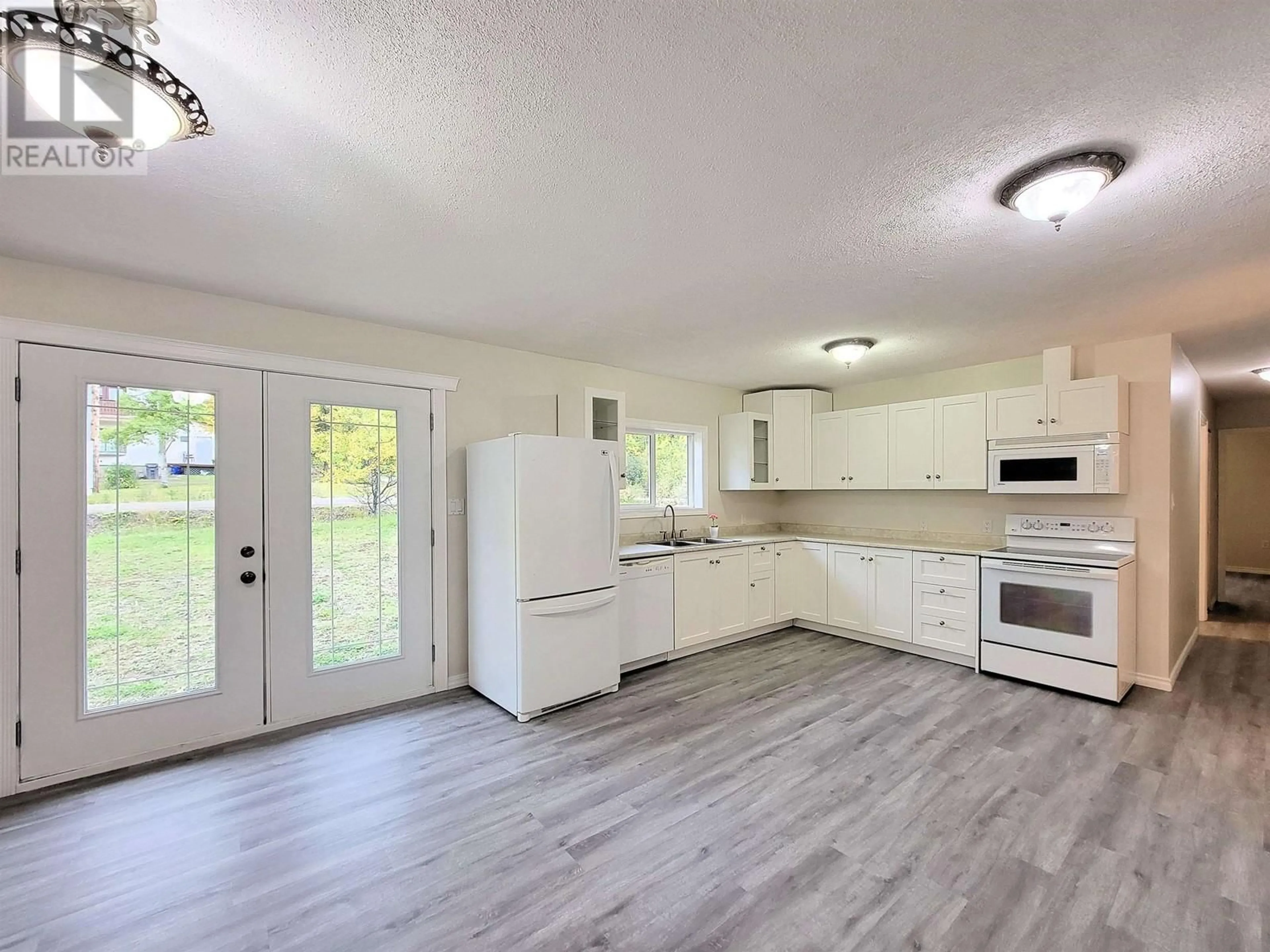 Open concept kitchen for 9422 W SYKES ROAD, Prince George British Columbia V2N6N4