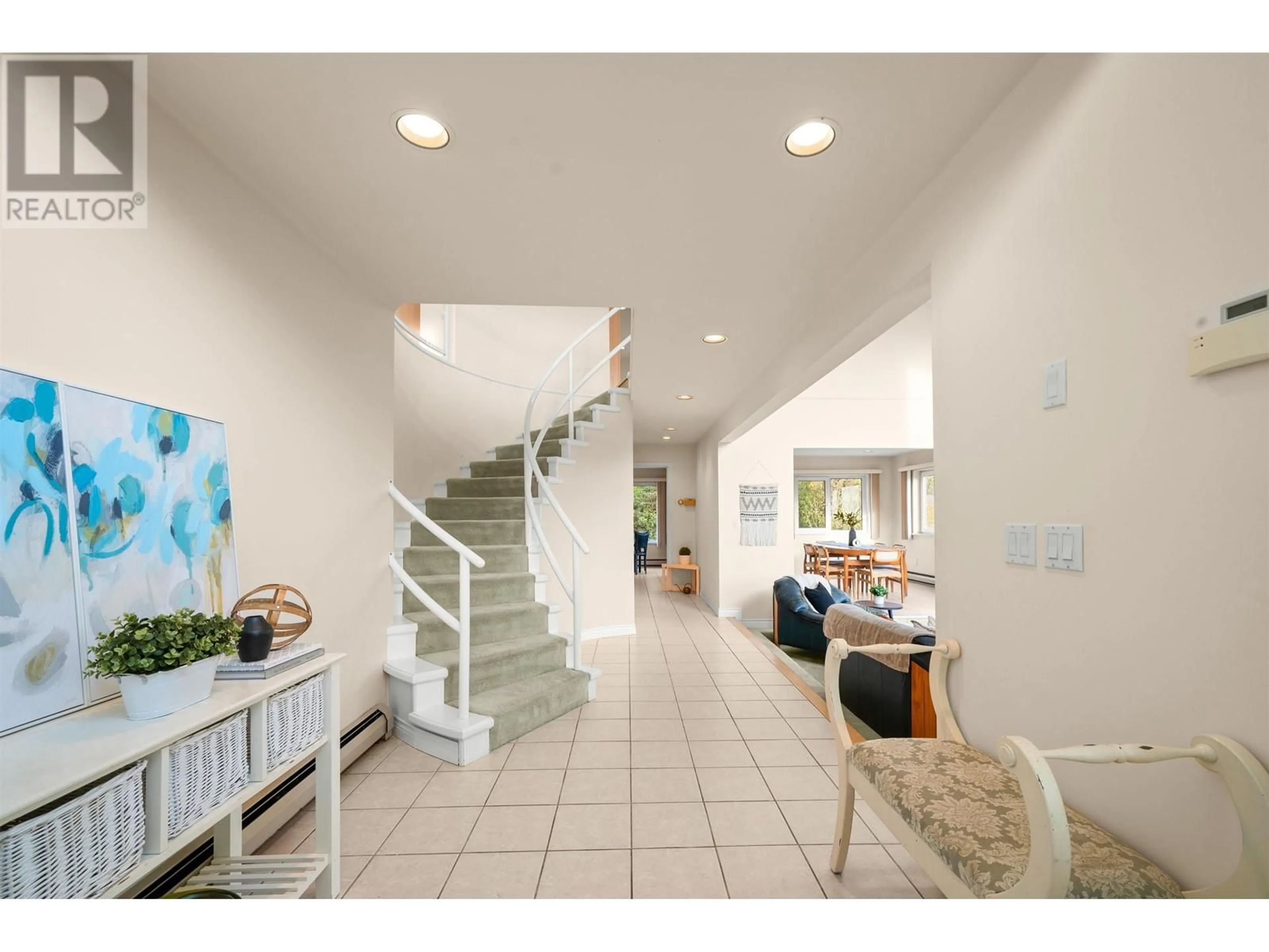 Indoor foyer, ceramic floors for 2279 LECLAIR DRIVE, Coquitlam British Columbia V3K6P5