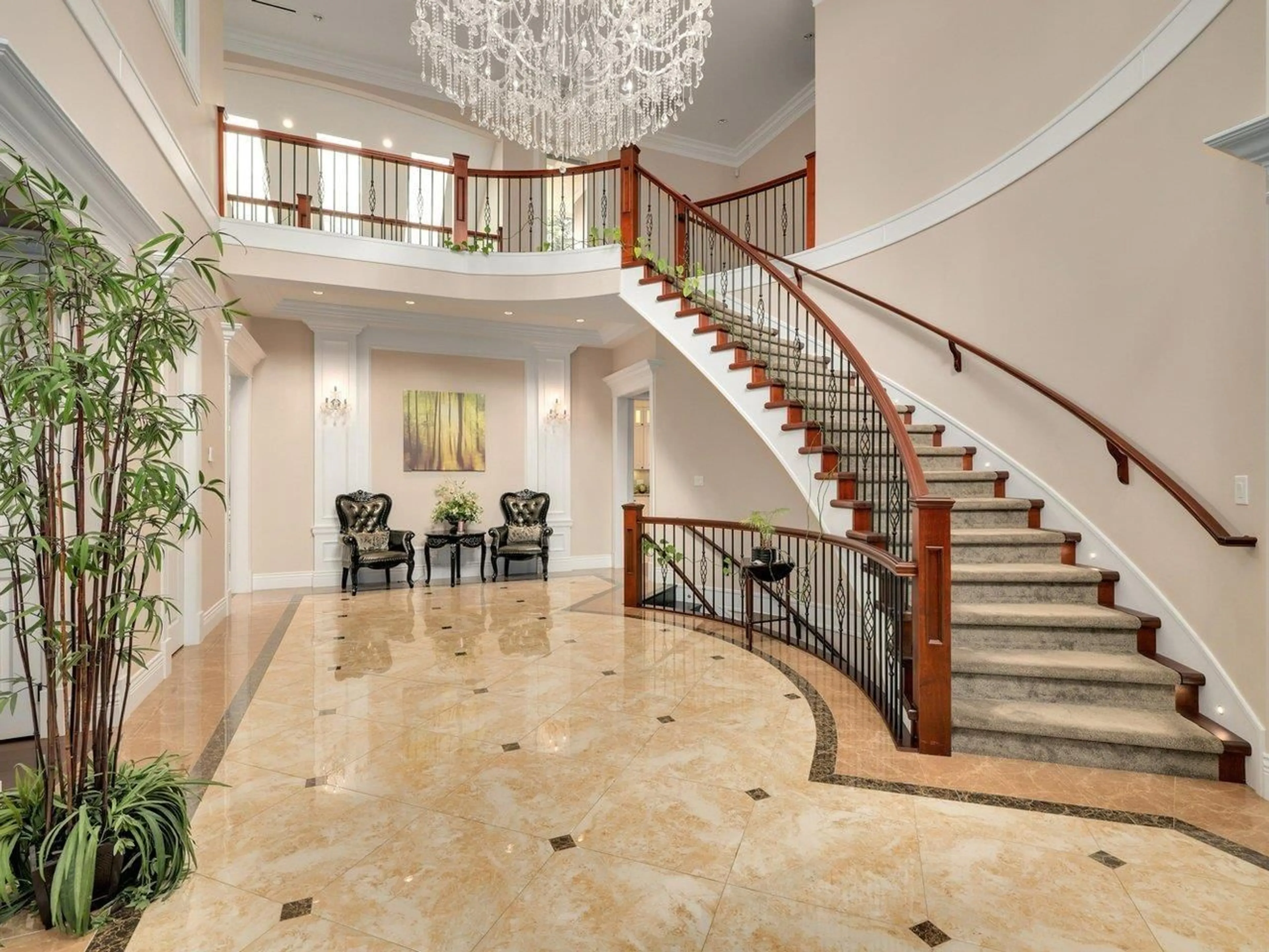 Indoor foyer for 13975 28, Surrey British Columbia V4P1T5