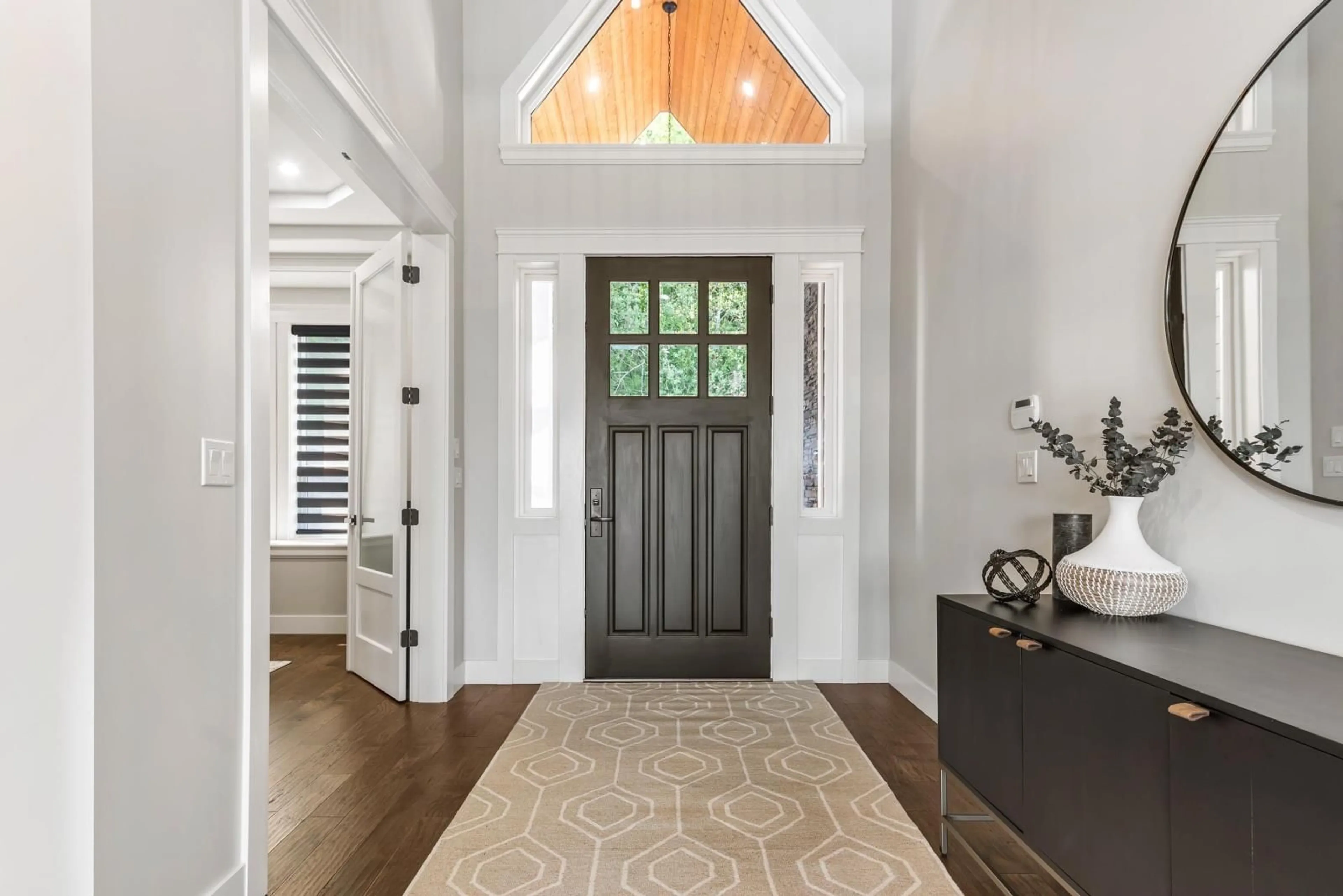 Indoor entryway, wood floors for 5205 CECIL RIDGE PLACE, Chilliwack British Columbia V2R6A1