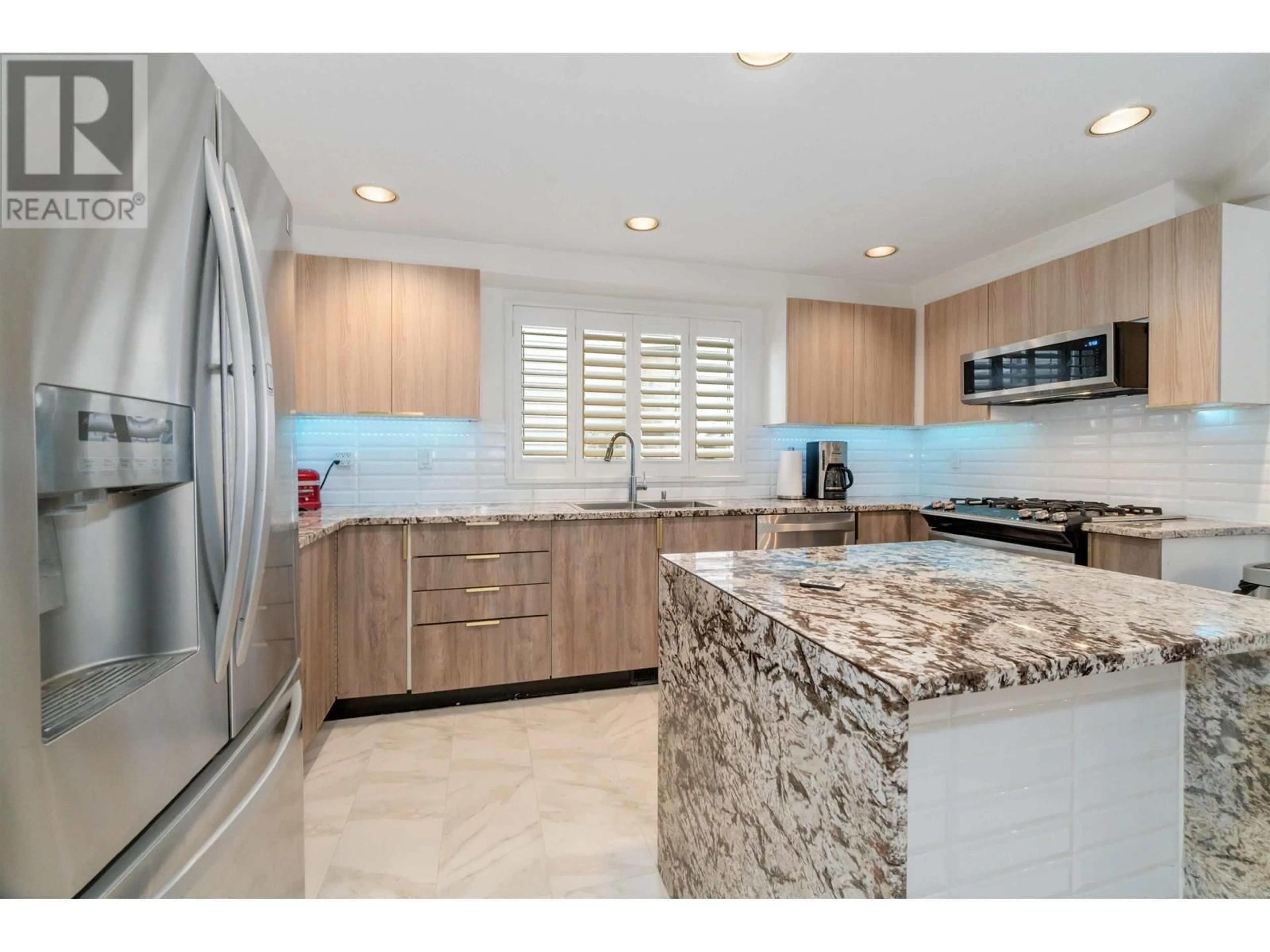 Contemporary kitchen, ceramic floors for 1633 PLATEAU CRESCENT, Coquitlam British Columbia V3E3B3