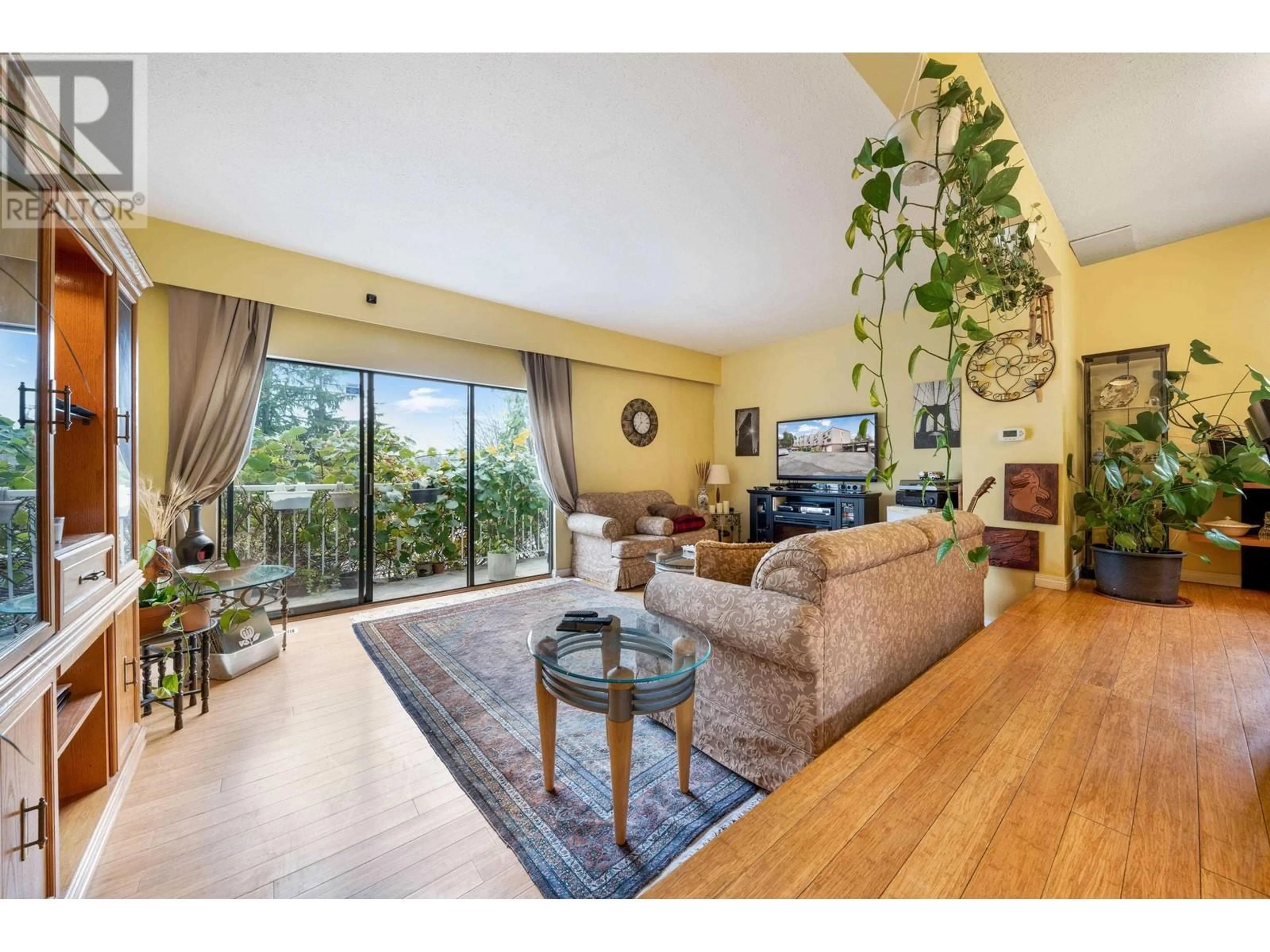 Living room, wood floors for 6702 KNEALE PLACE, Burnaby British Columbia V5B2Z2