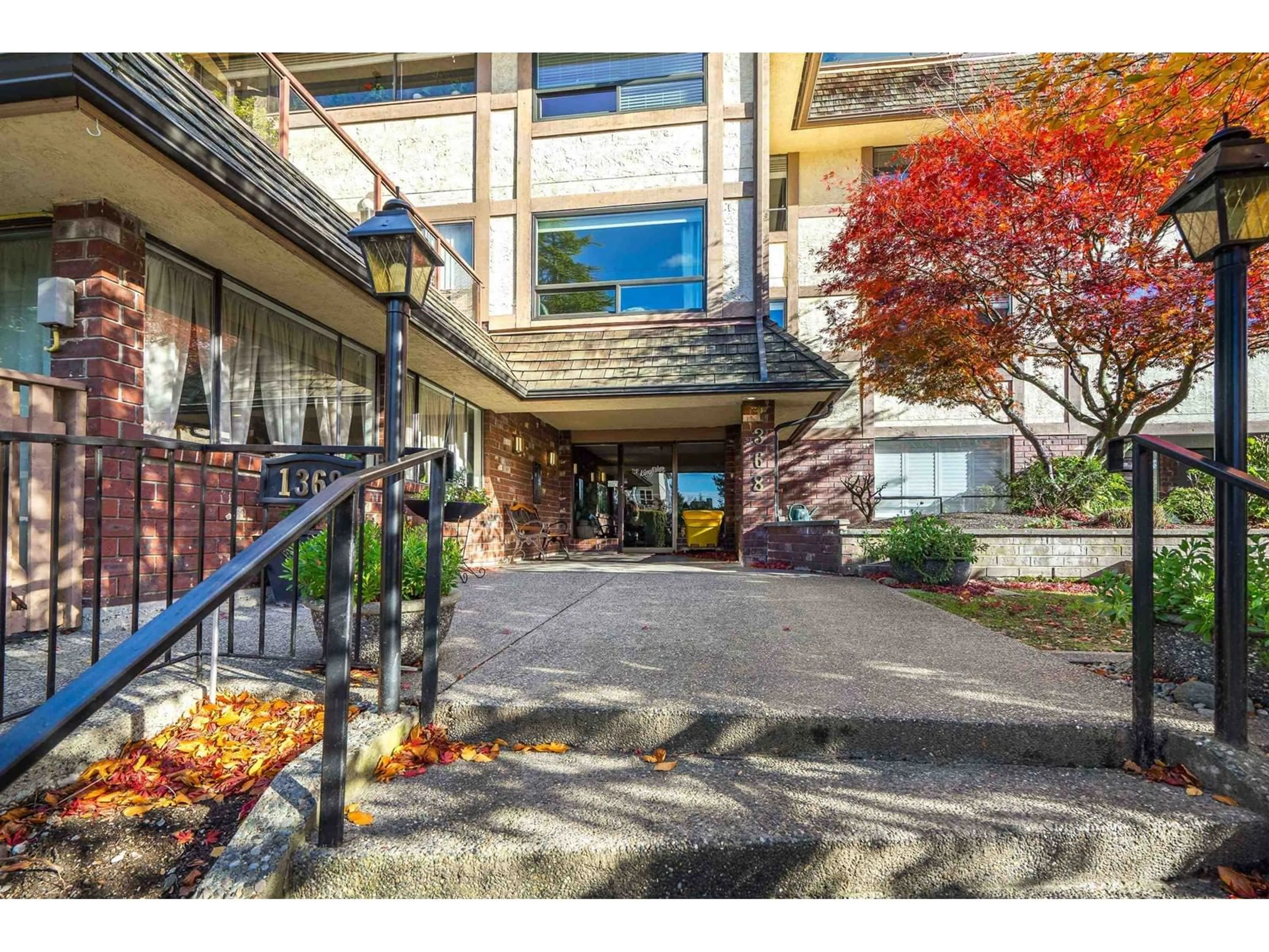 A pic from exterior of the house or condo, the front or back of building for 310 1368 FOSTER STREET, White Rock British Columbia V4B1C7