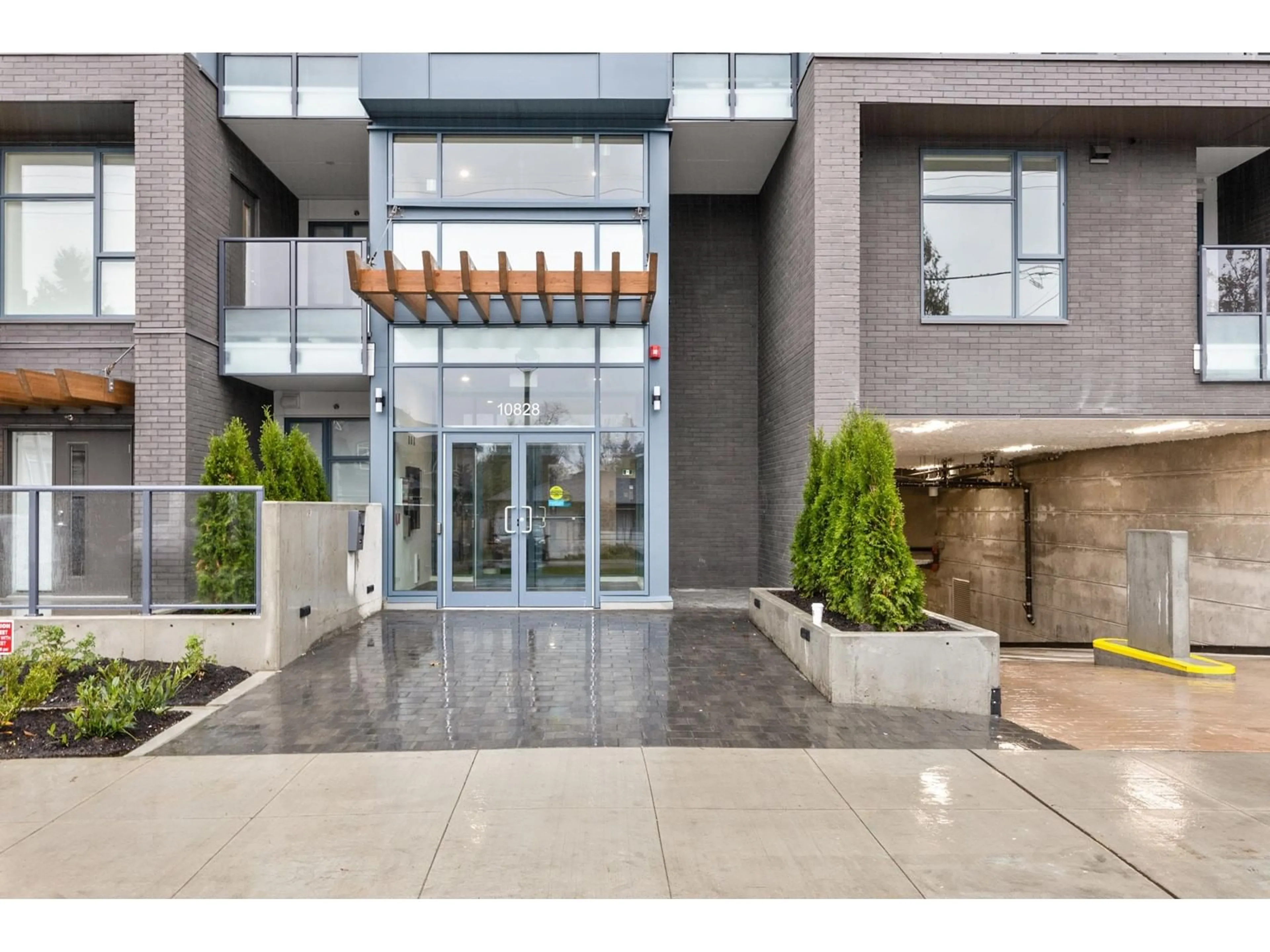 Indoor foyer for W614 10828 139A STREET, Surrey British Columbia V3R0H3