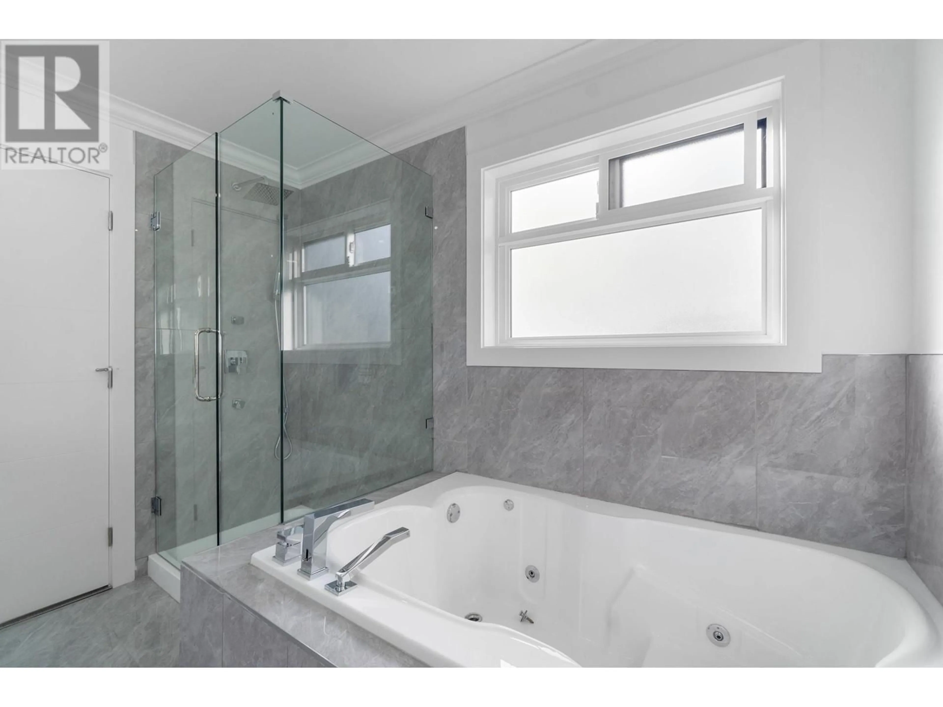 Contemporary bathroom, ceramic floors for 7980 15TH AVENUE, Burnaby British Columbia V3N1X1