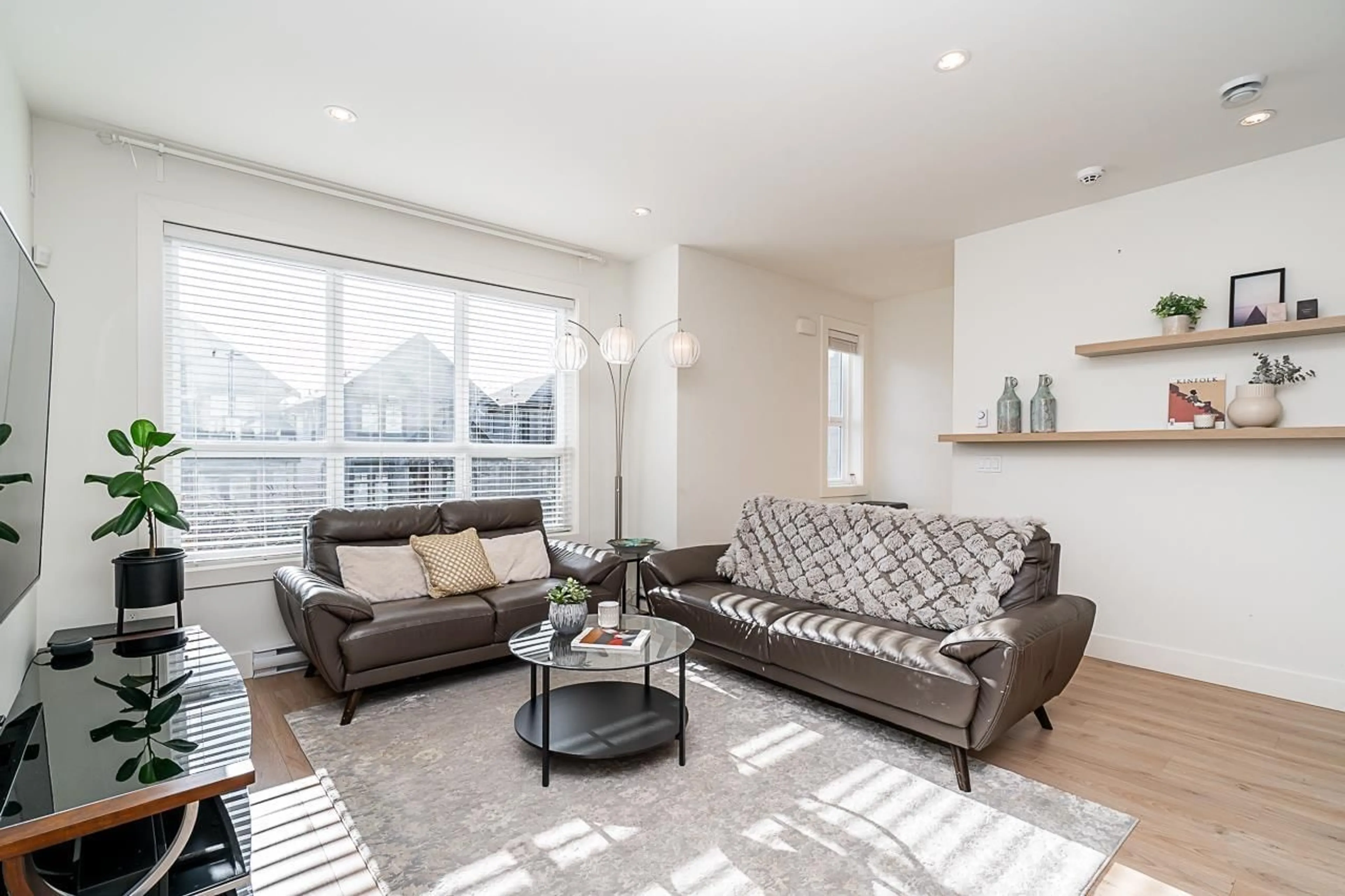 Living room, wood floors for 59 19255 ALOHA DRIVE, Surrey British Columbia V4N6T8