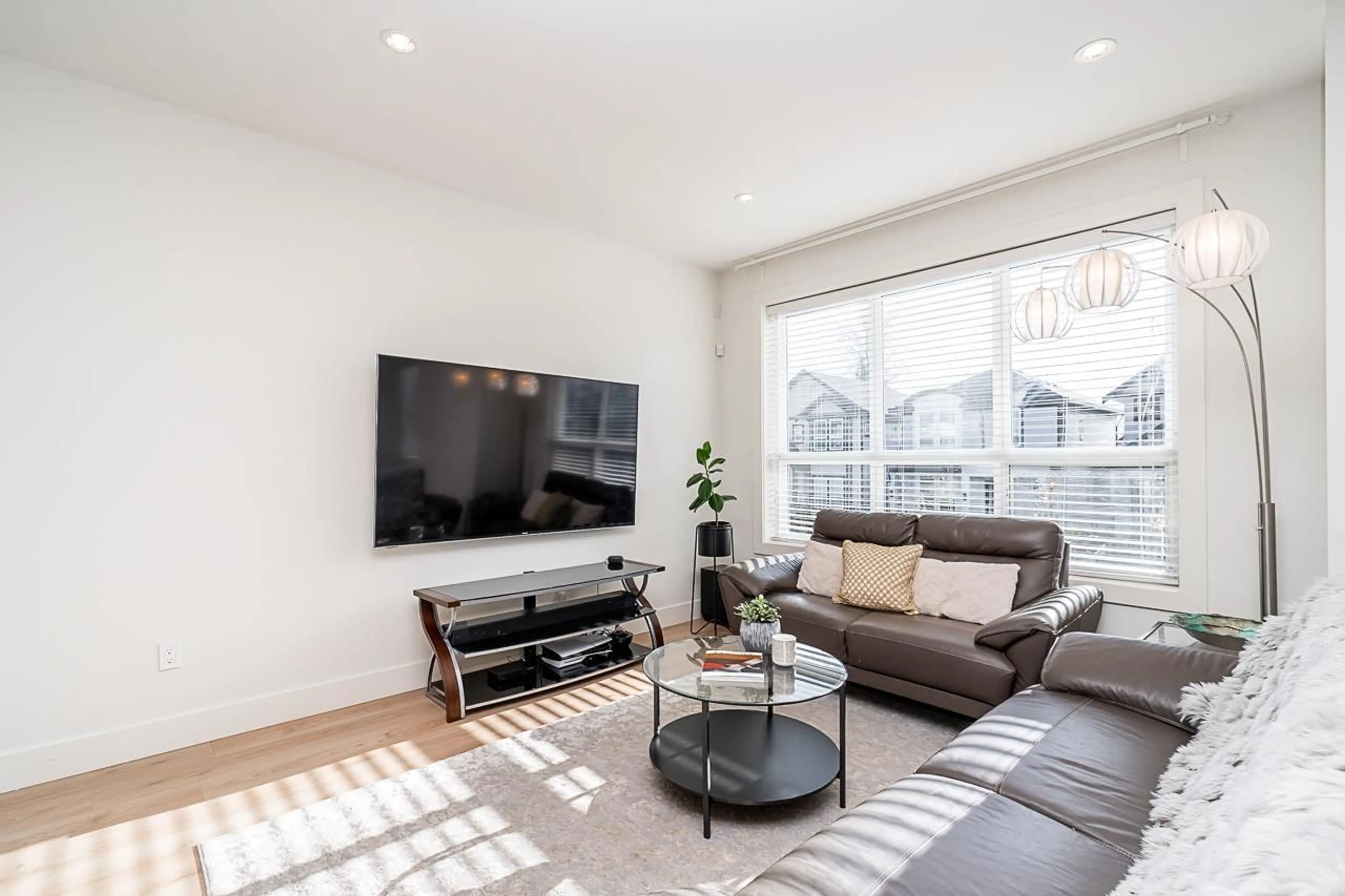 Living room, wood floors for 59 19255 ALOHA DRIVE, Surrey British Columbia V4N6T8