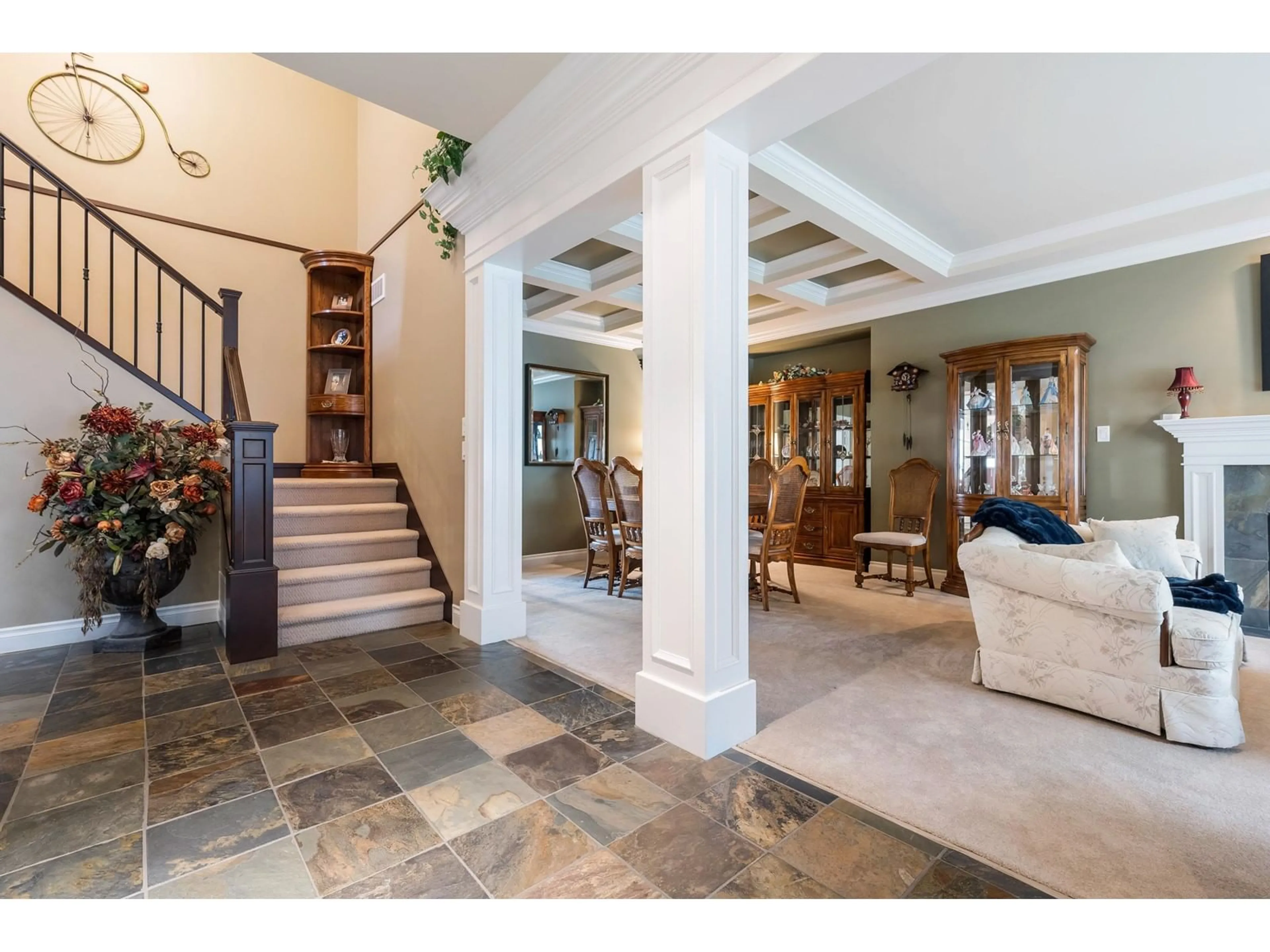 Indoor foyer, wood floors for 3445 APPLEWOOD DRIVE, Abbotsford British Columbia V3G3E1