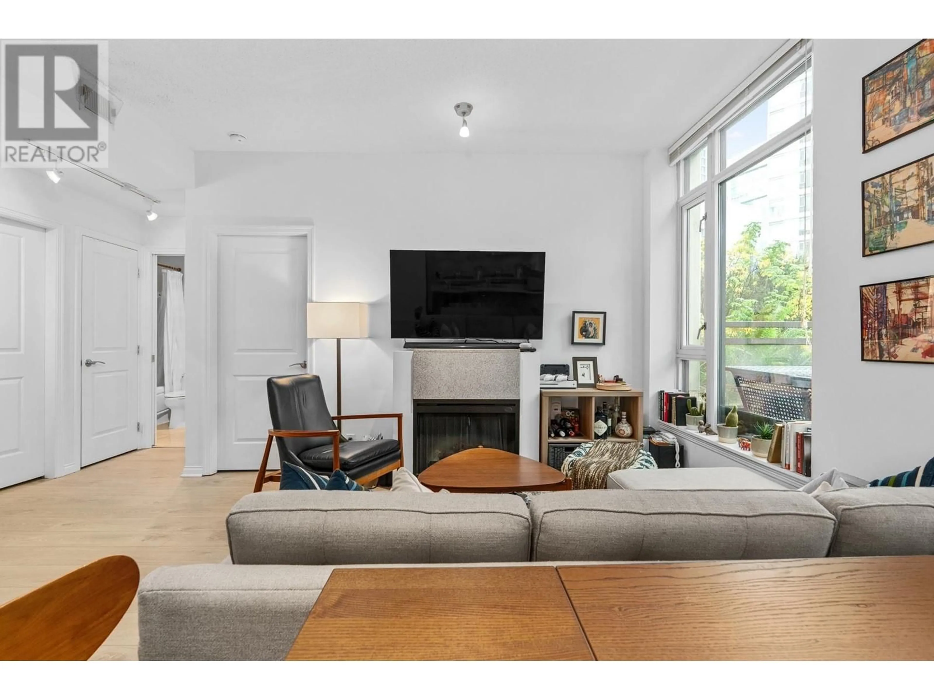 Living room, wood floors for 401 1211 MELVILLE STREET, Vancouver British Columbia V6E0A7