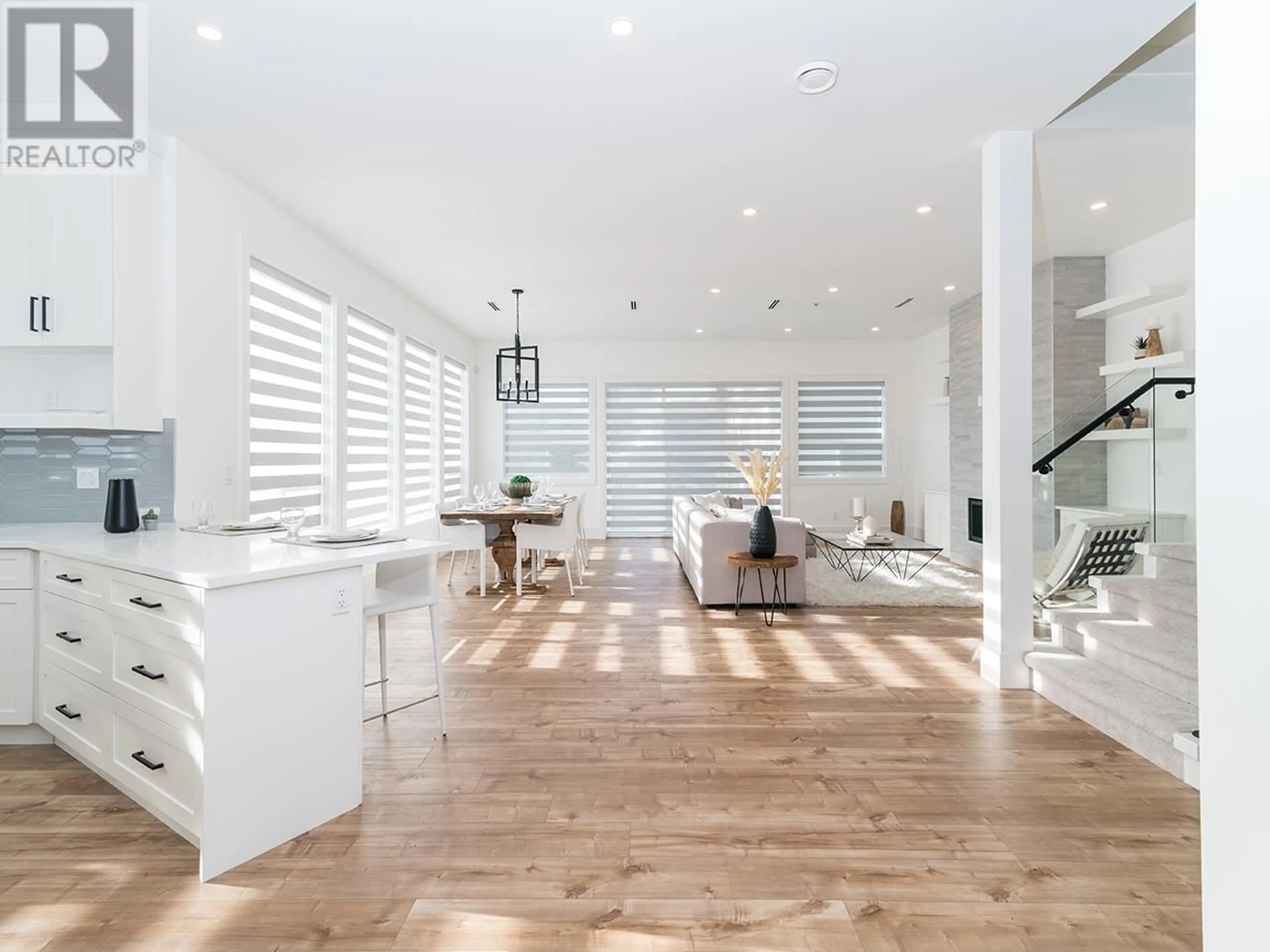 Indoor foyer, wood floors for 12310 189A STREET, Pitt Meadows British Columbia V3Y2H3