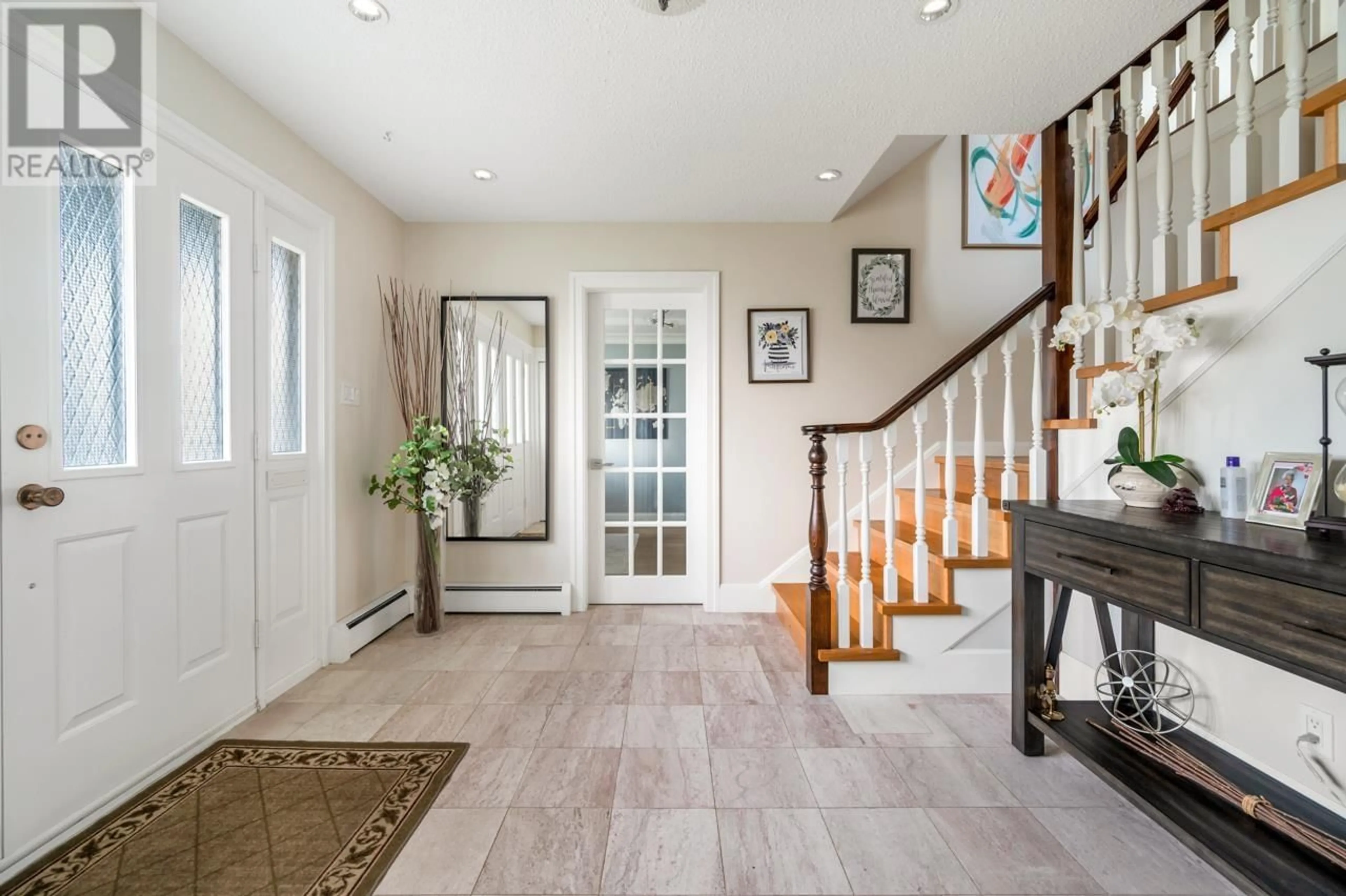 Indoor entryway, wood floors for 5905 EARLES STREET, Vancouver British Columbia V5R3S7