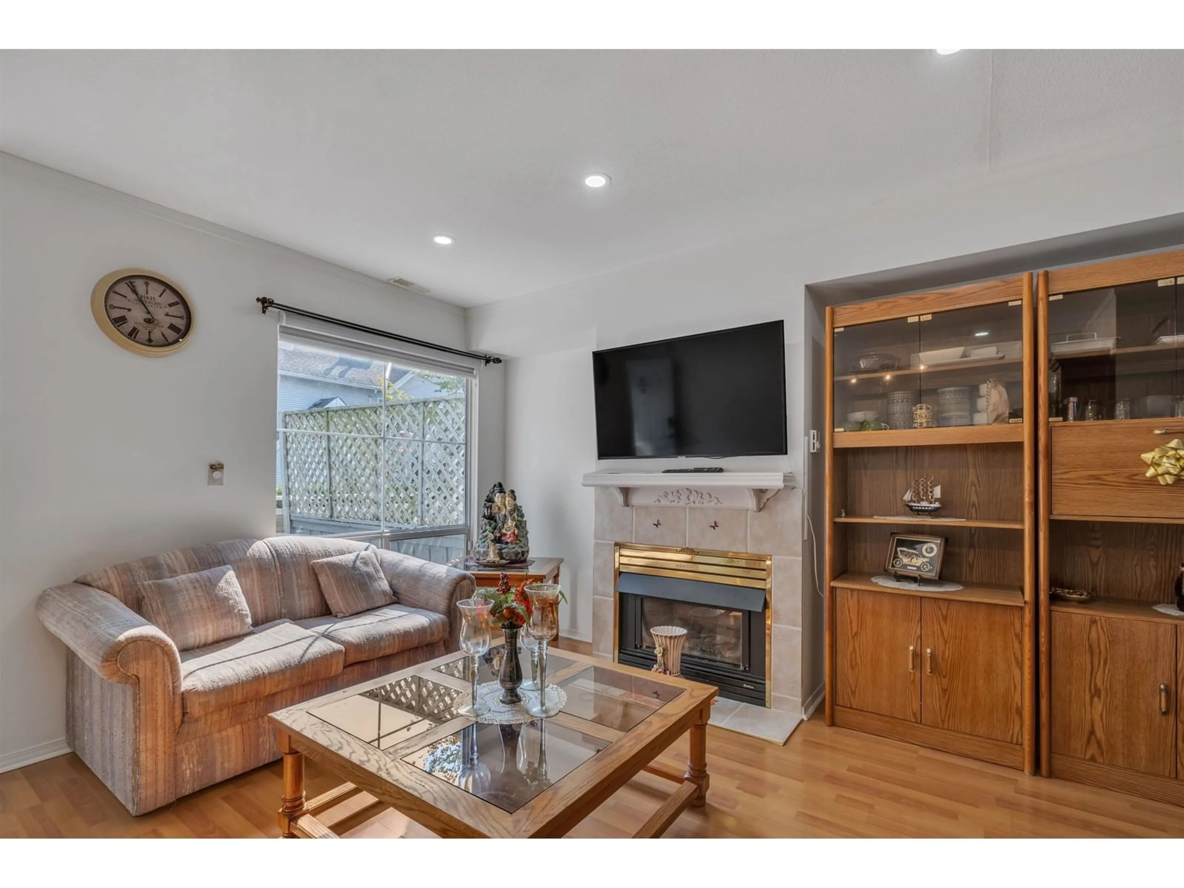 Living room, wood floors for 30 13713 72A AVENUE, Surrey British Columbia V3W1K2