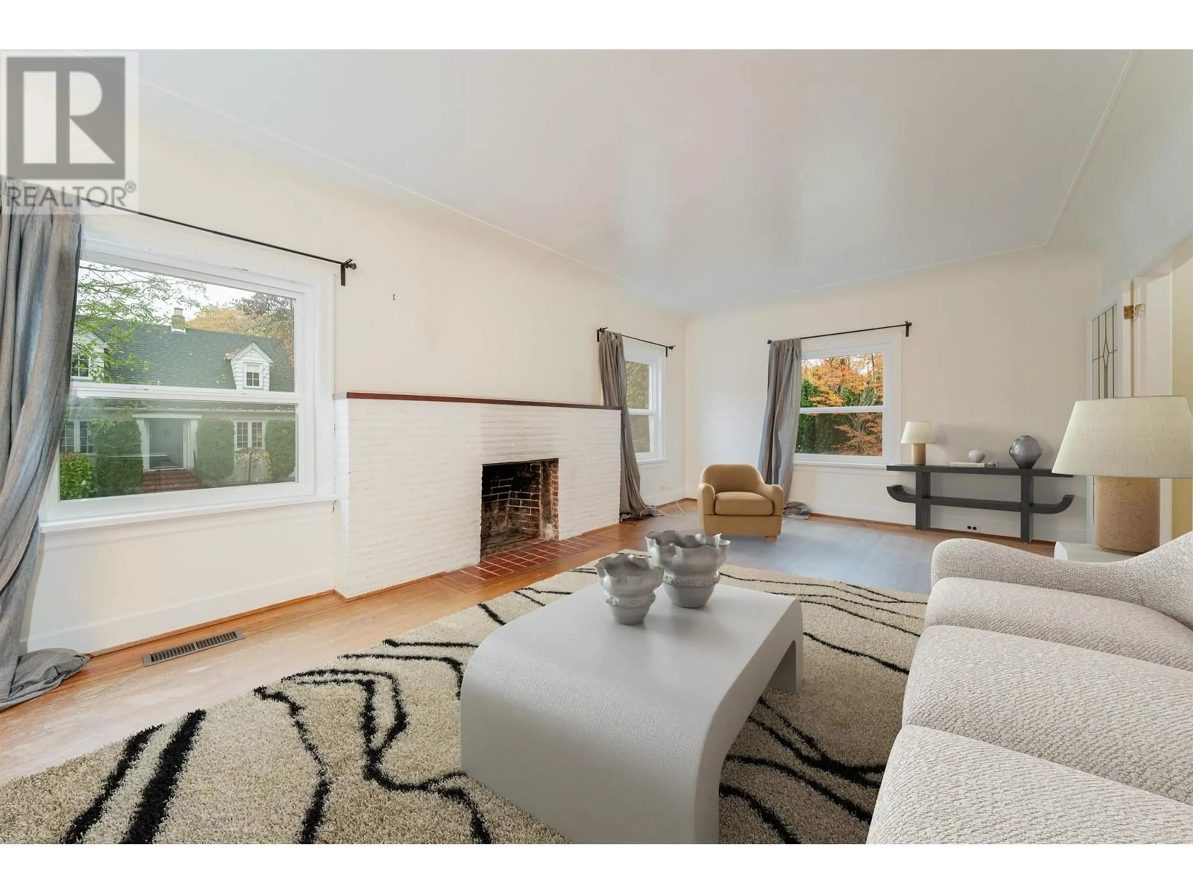 Living room, wood floors for 3007 W 32ND AVENUE, Vancouver British Columbia V6L2B9