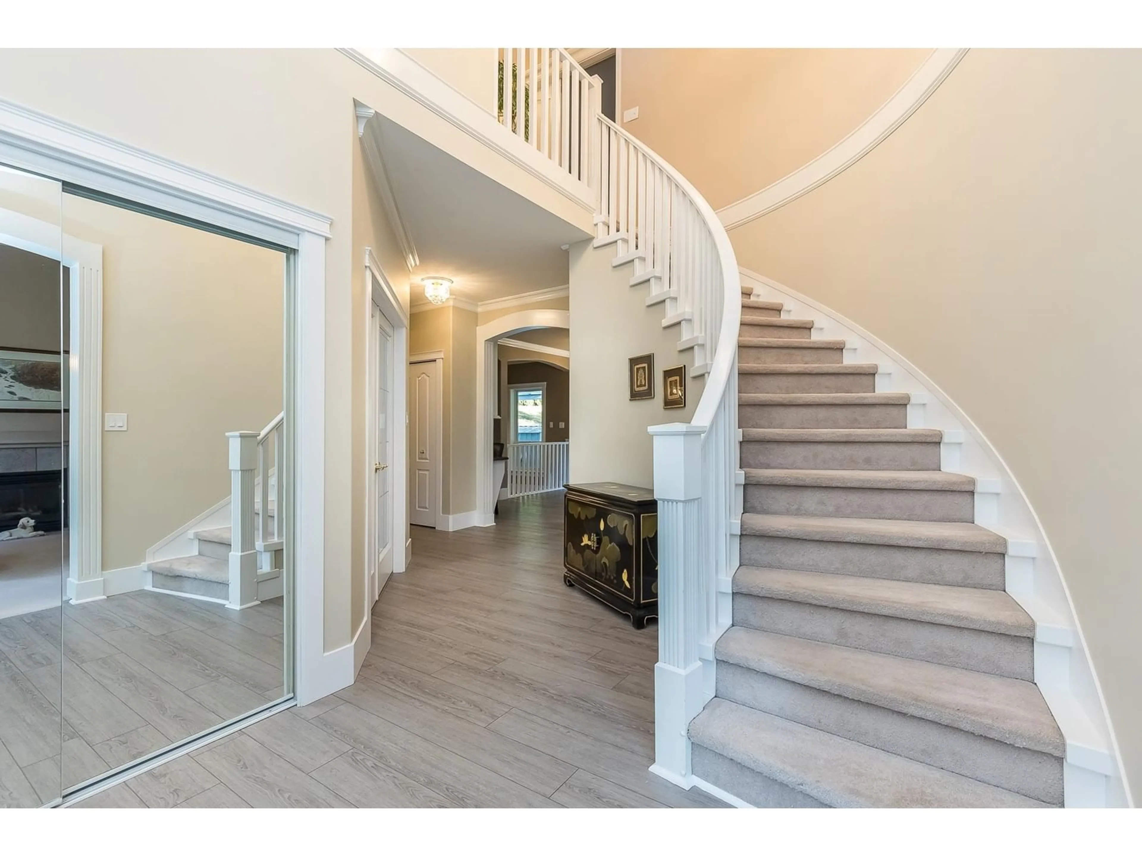 Indoor entryway, wood floors for 8026 AVES TERRACE, Mission British Columbia V4S1E5