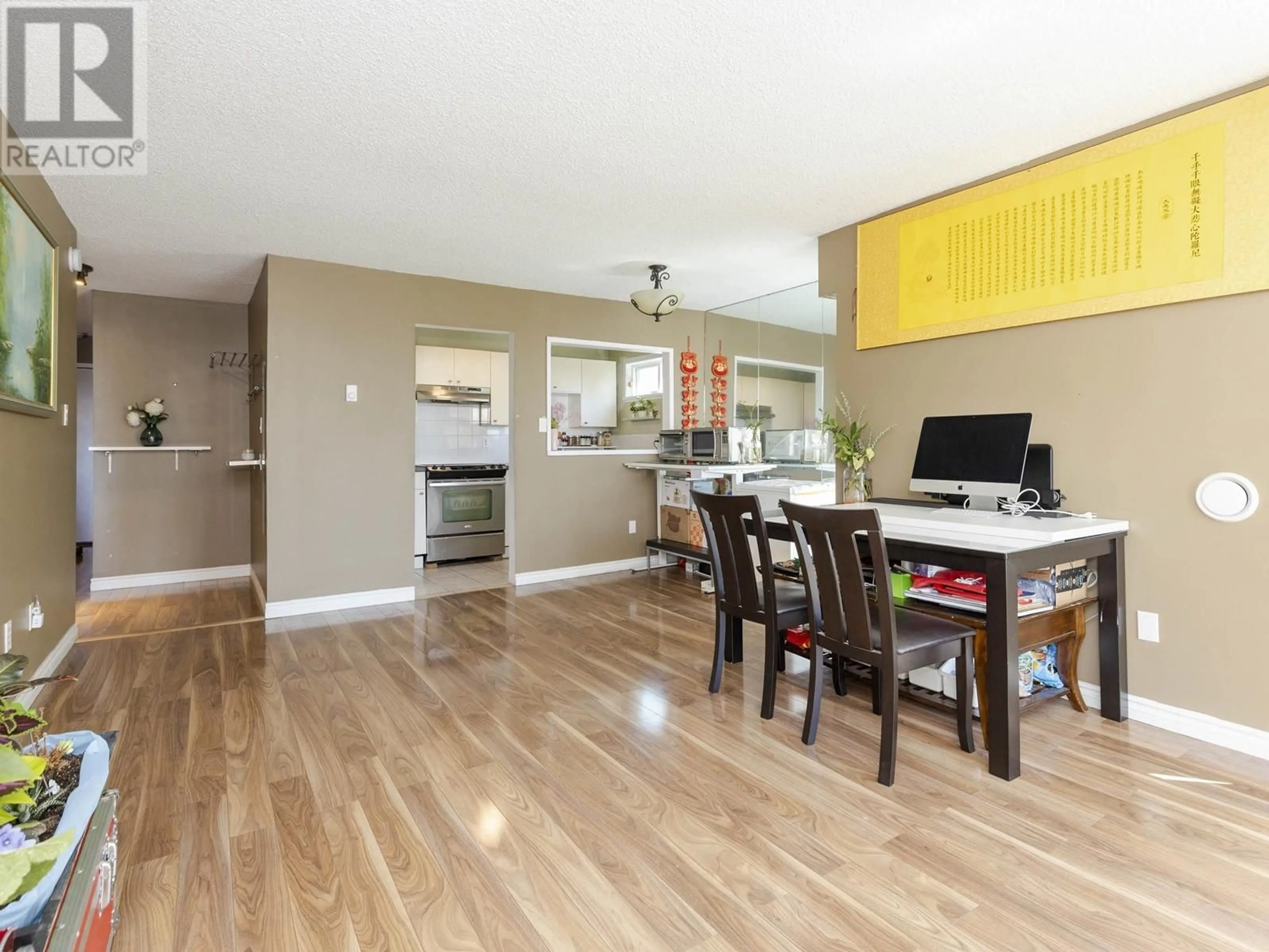 Open concept kitchen for 205 215 MOWAT STREET, New Westminster British Columbia V3M4B1