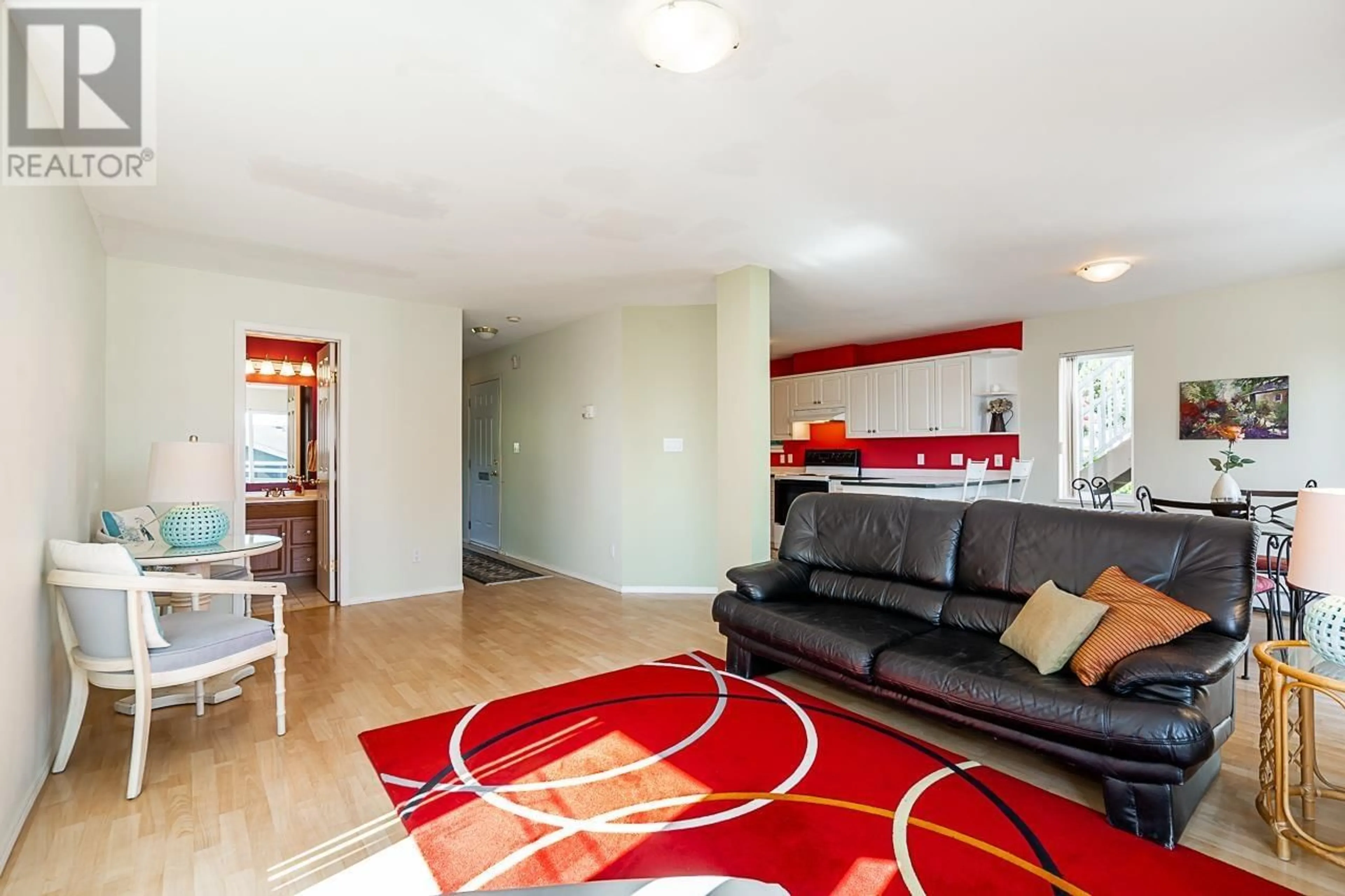 Living room, wood floors for 375 TEMPE CRESCENT, North Vancouver British Columbia V7N1E7