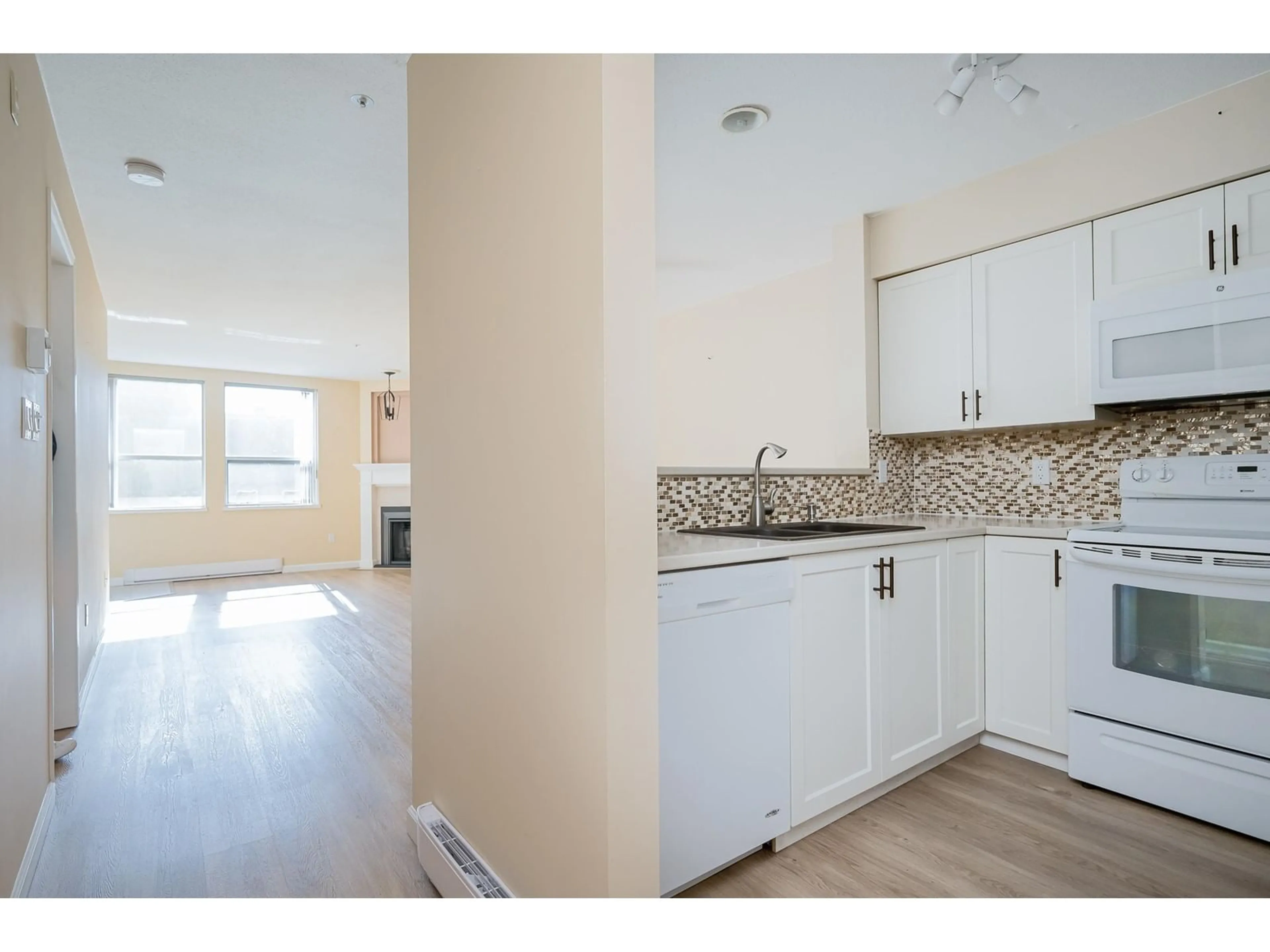 Open concept kitchen for 104 1576 MERKLIN STREET, White Rock British Columbia V4B5K2