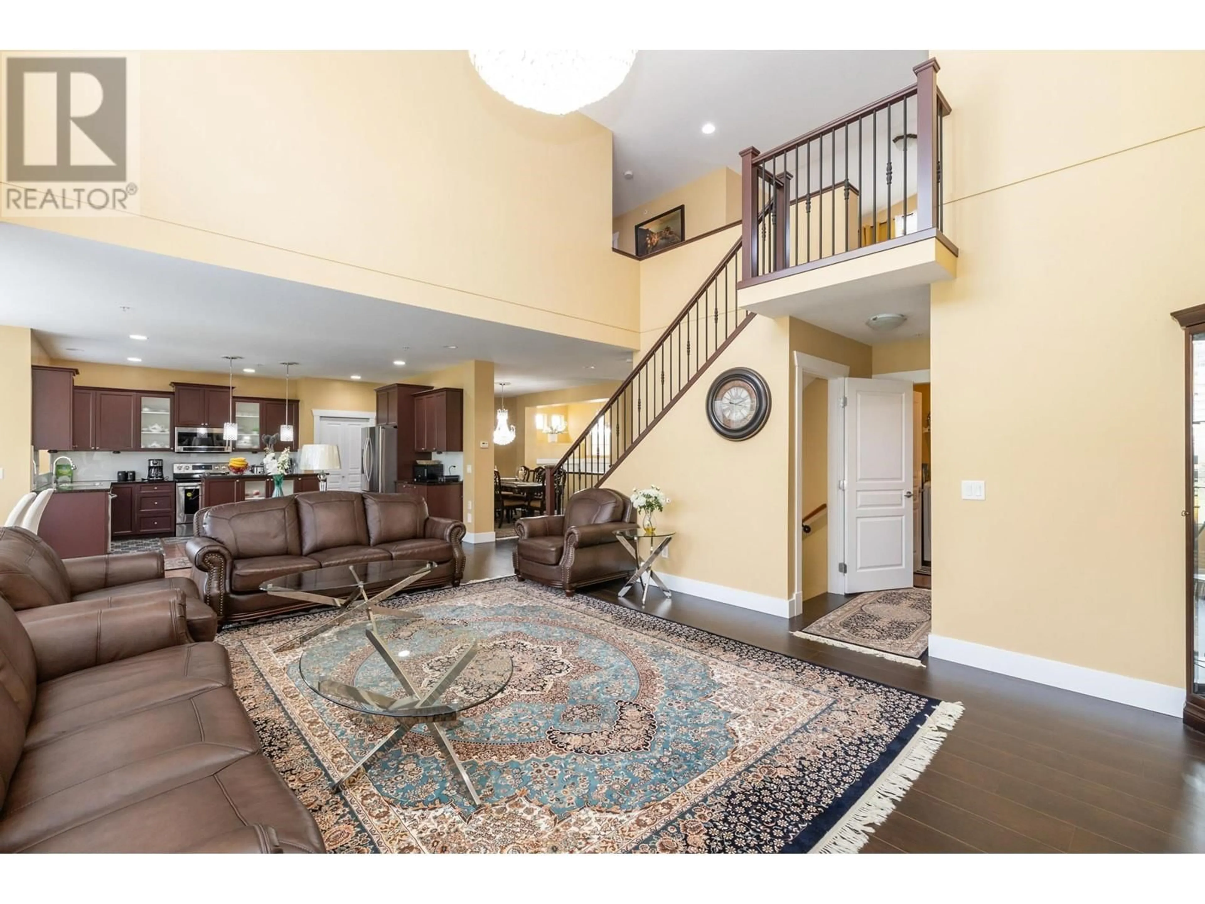 Indoor foyer, wood floors for 10718 247A STREET, Maple Ridge British Columbia V2W0A6