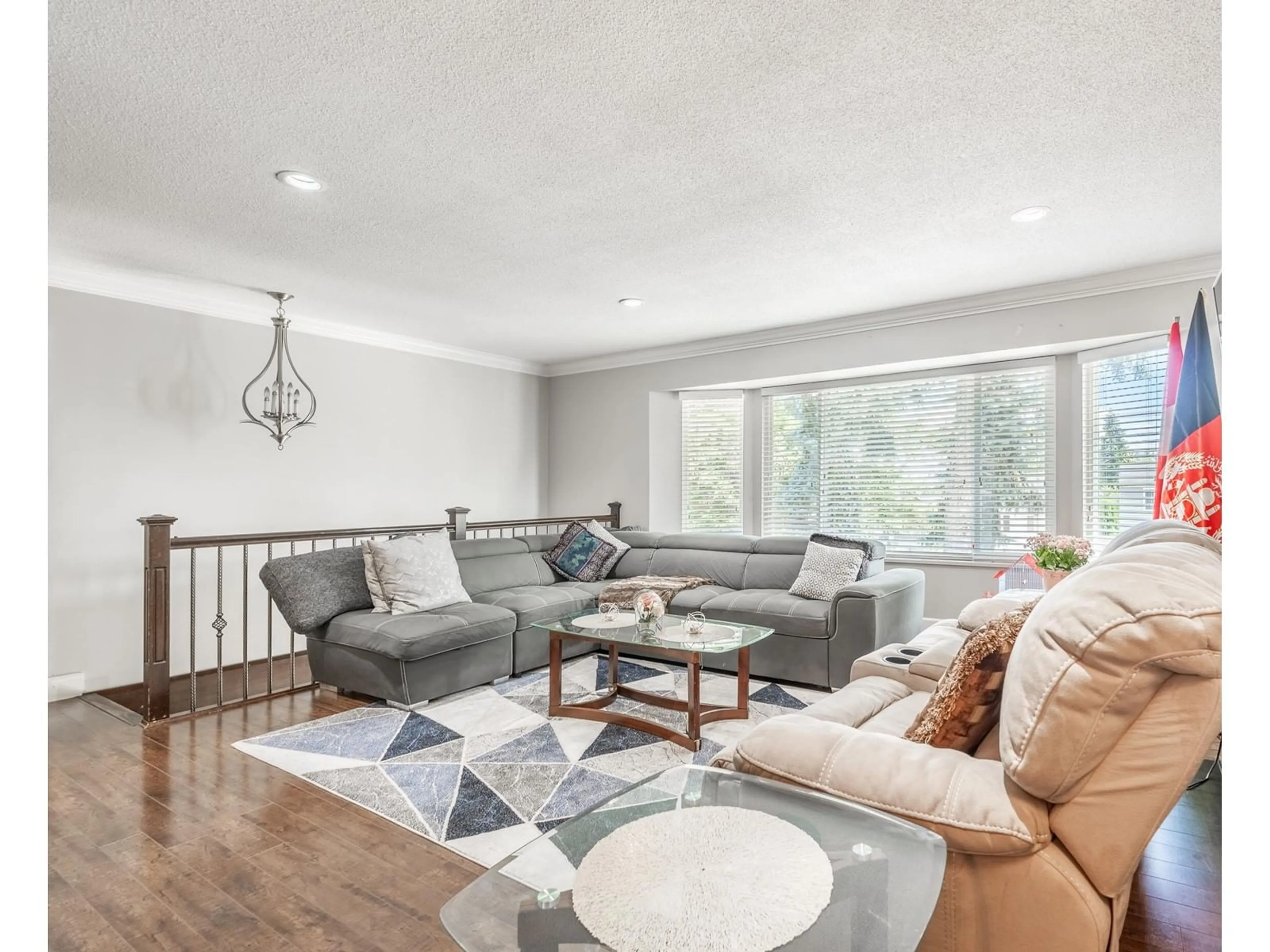 Living room, wood floors for 7669 140 STREET, Surrey British Columbia V3W5J9