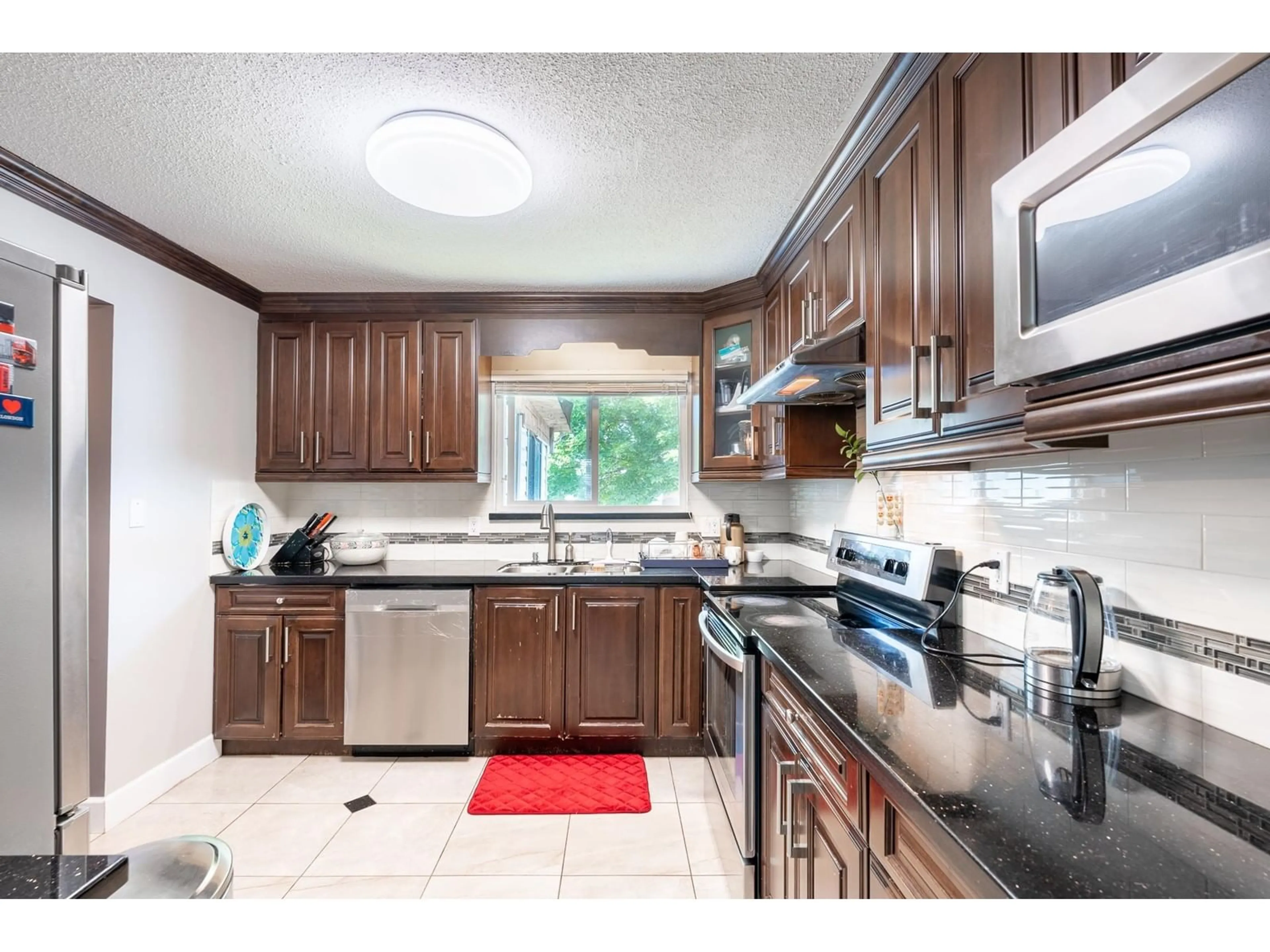 Standard kitchen, ceramic floors for 7669 140 STREET, Surrey British Columbia V3W5J9