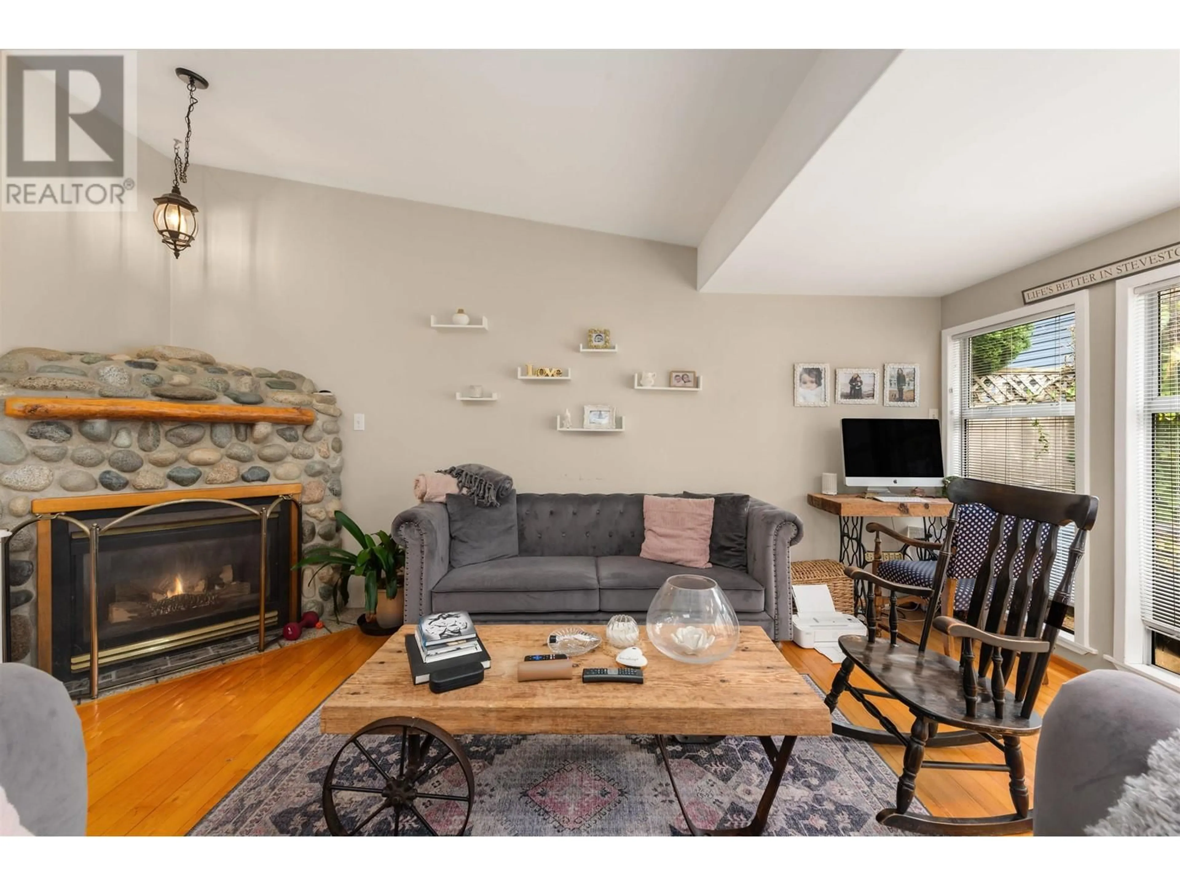 Living room, wood floors for 3700 GARRY STREET, Richmond British Columbia V7E2T5