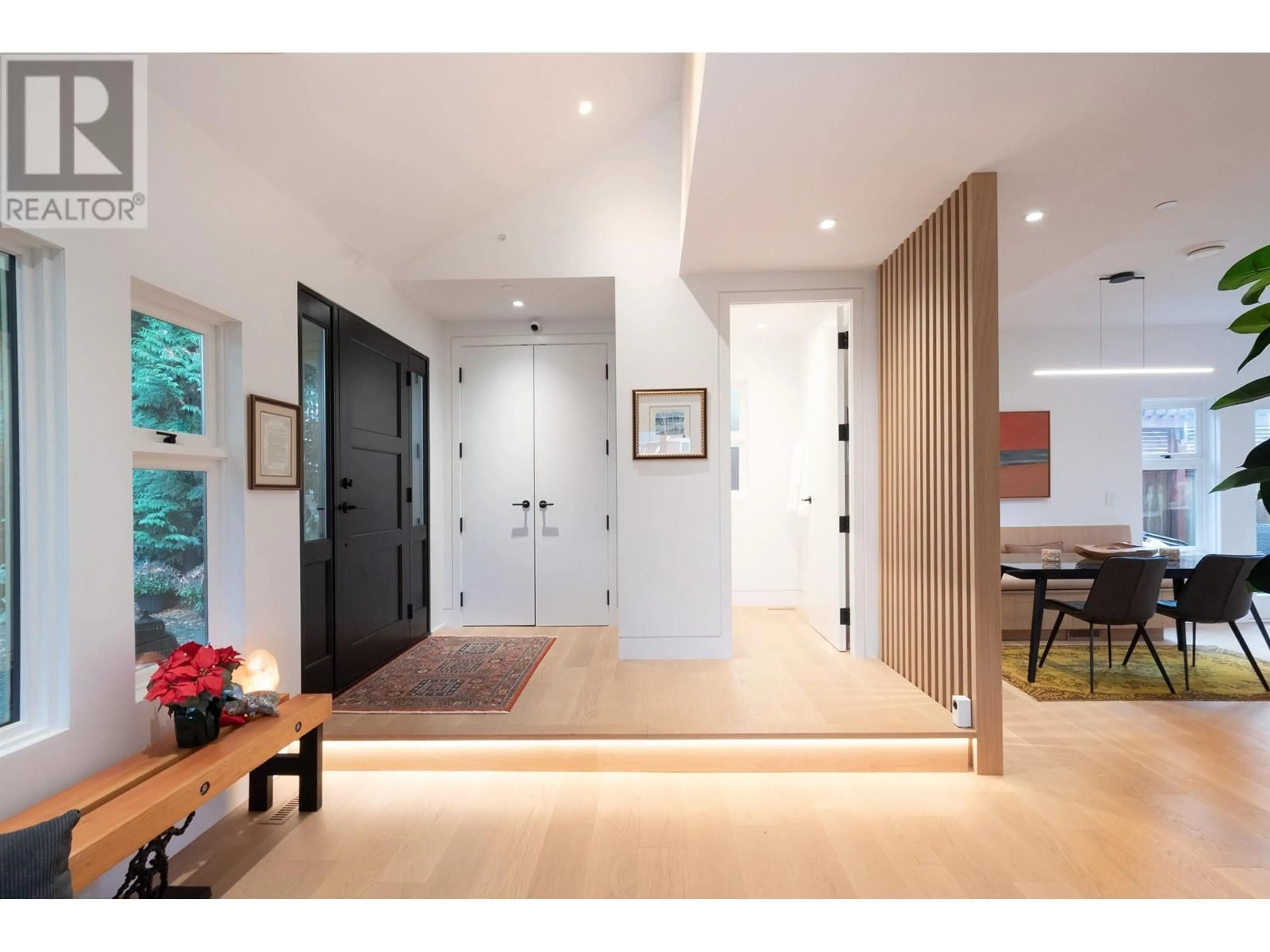 Indoor entryway, wood floors for 1959 W 15TH AVENUE, Vancouver British Columbia V6J2L2