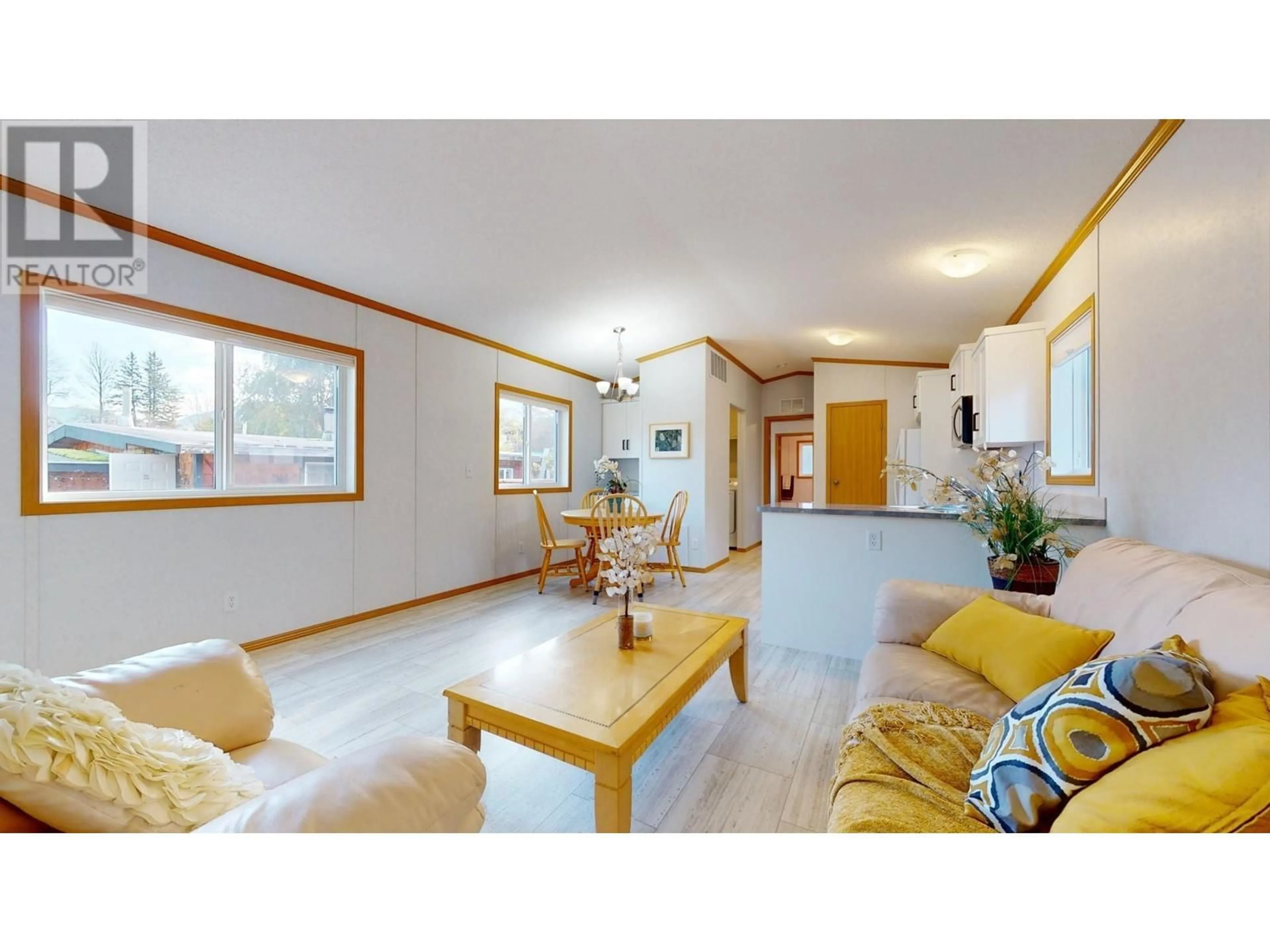 Living room, wood floors for 78 40157 GOVERNMENT ROAD, Squamish British Columbia V0N1T0