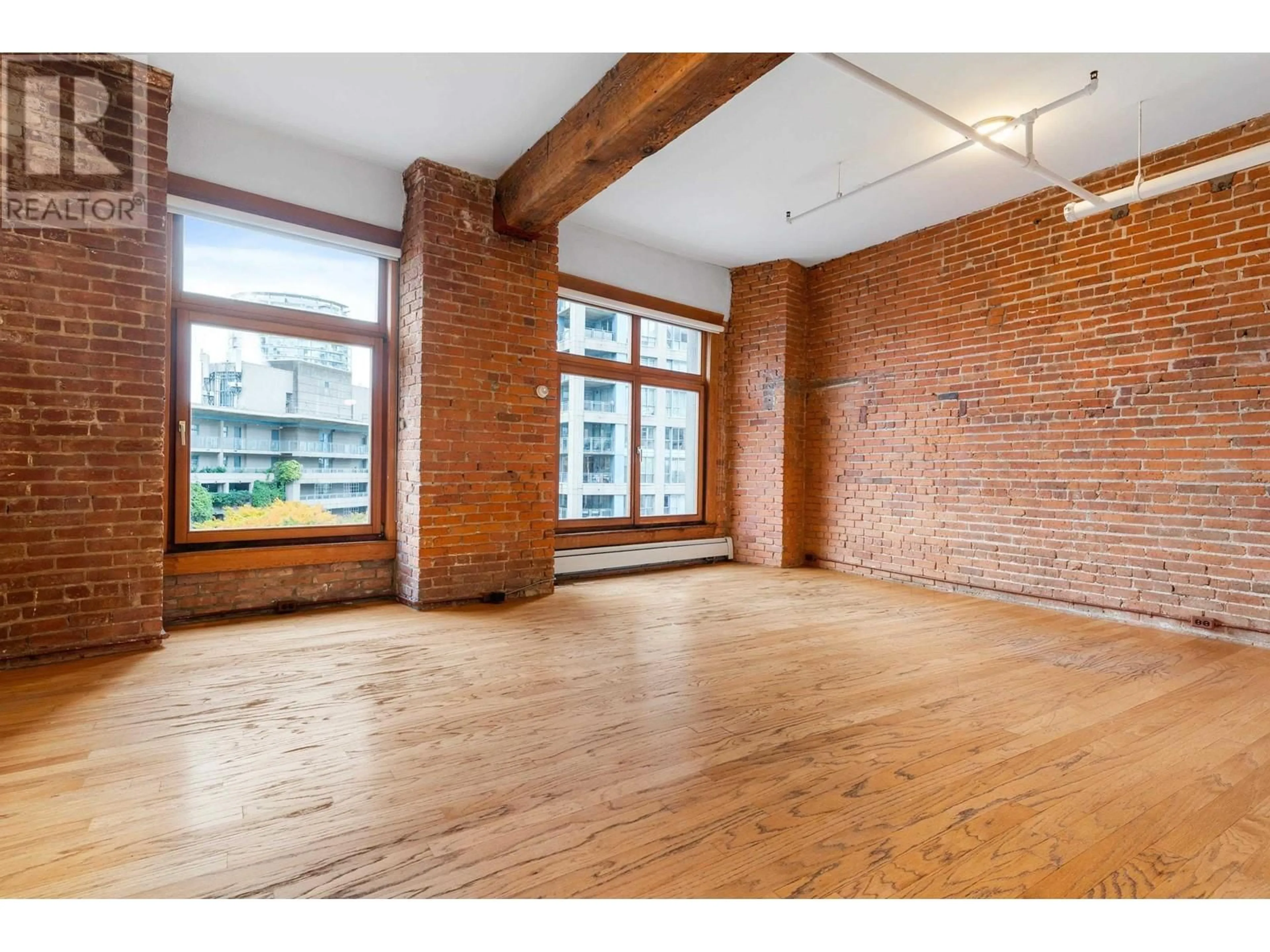 Other indoor space, wood floors for 604 518 BEATTY STREET, Vancouver British Columbia V6B6G8