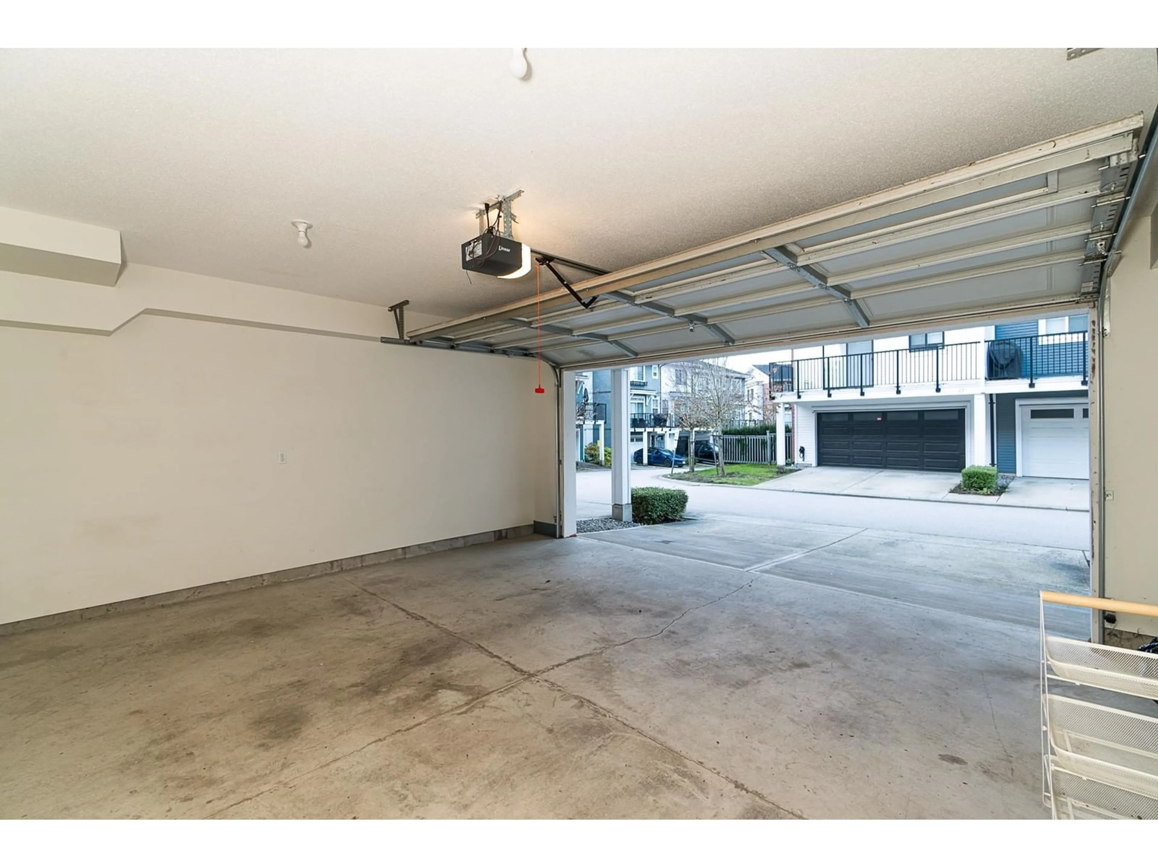 Indoor garage, cement floor for 13 10735 84 AVENUE, Delta British Columbia V4C0C7