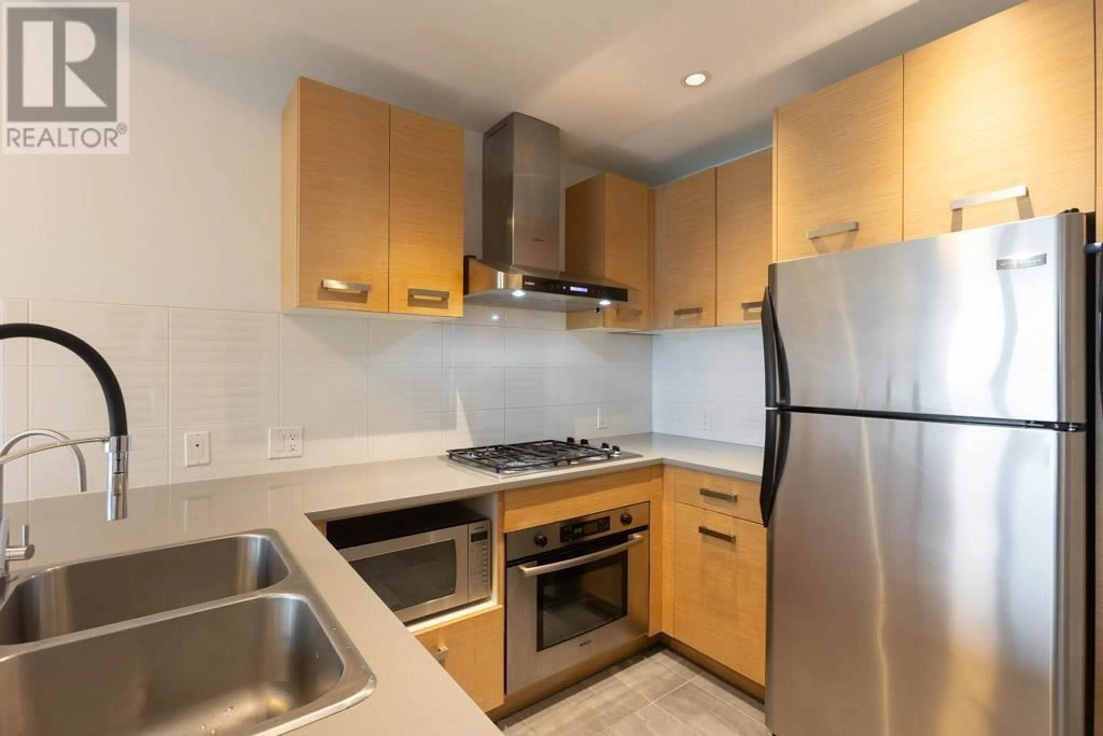 Standard kitchen for 506 8080 CAMBIE ROAD, Richmond British Columbia V6X0C1