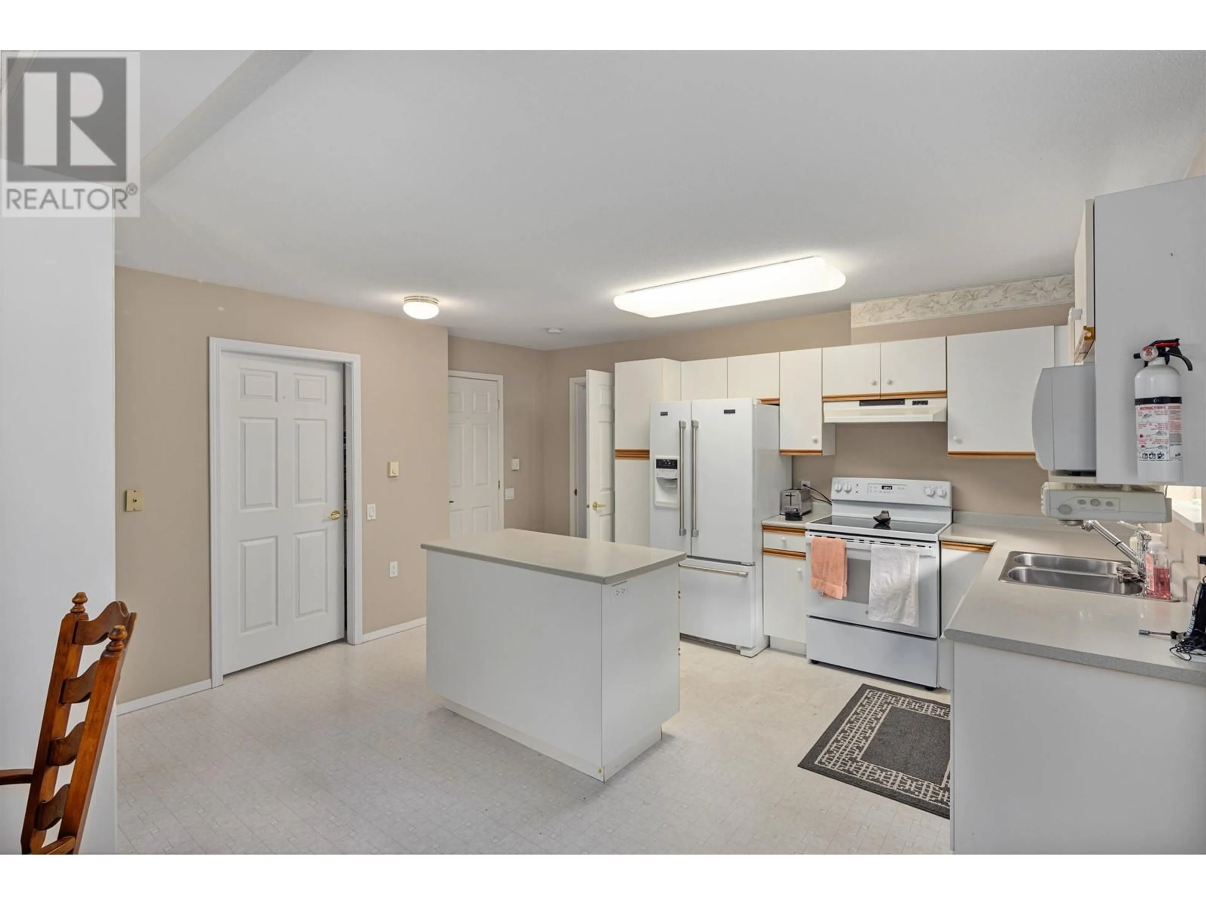 Open concept kitchen for 6 1201 PEMBERTON AVENUE, Squamish British Columbia V8B0J7