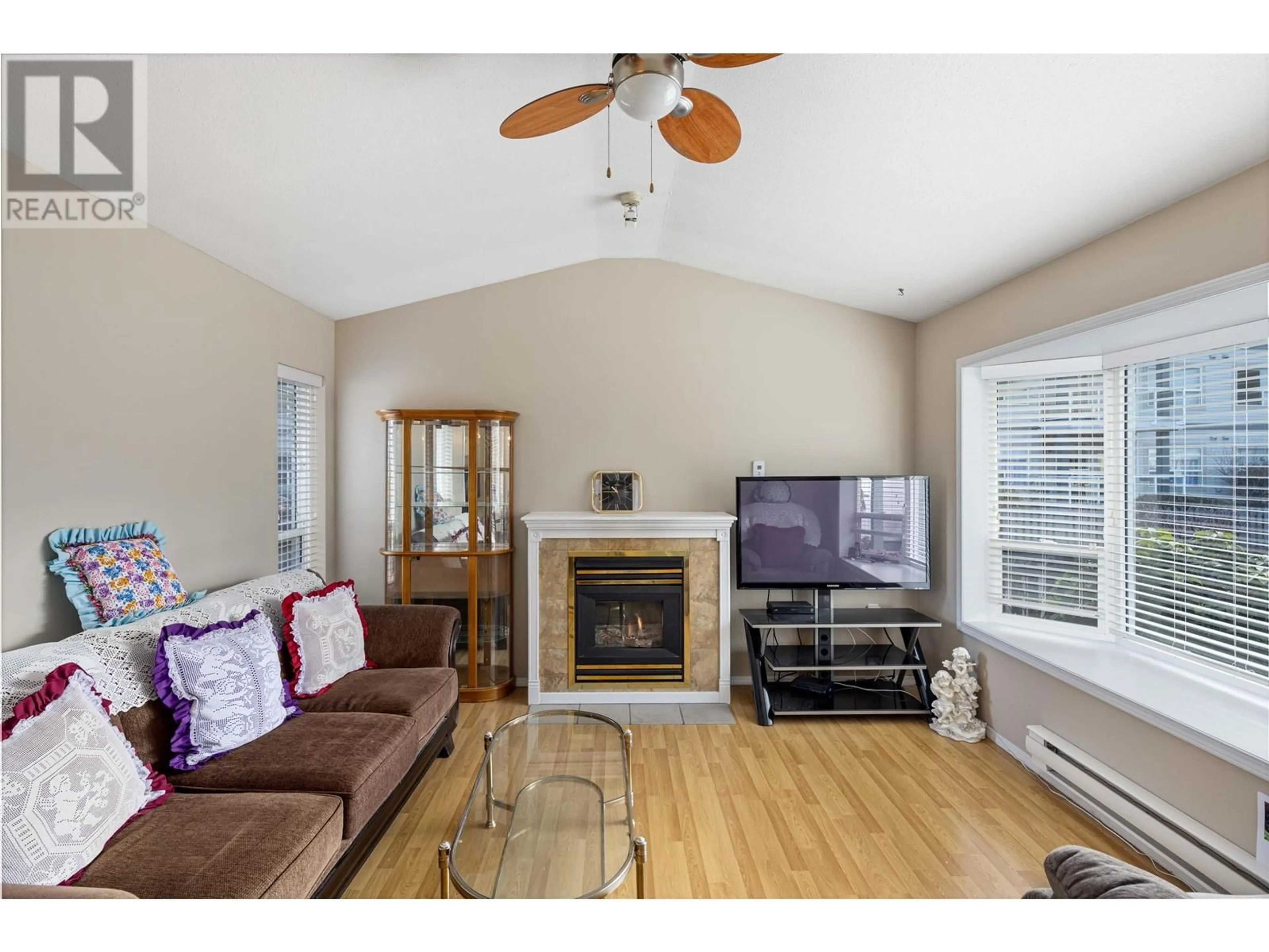 Living room, wood floors for 6 1201 PEMBERTON AVENUE, Squamish British Columbia V8B0J7