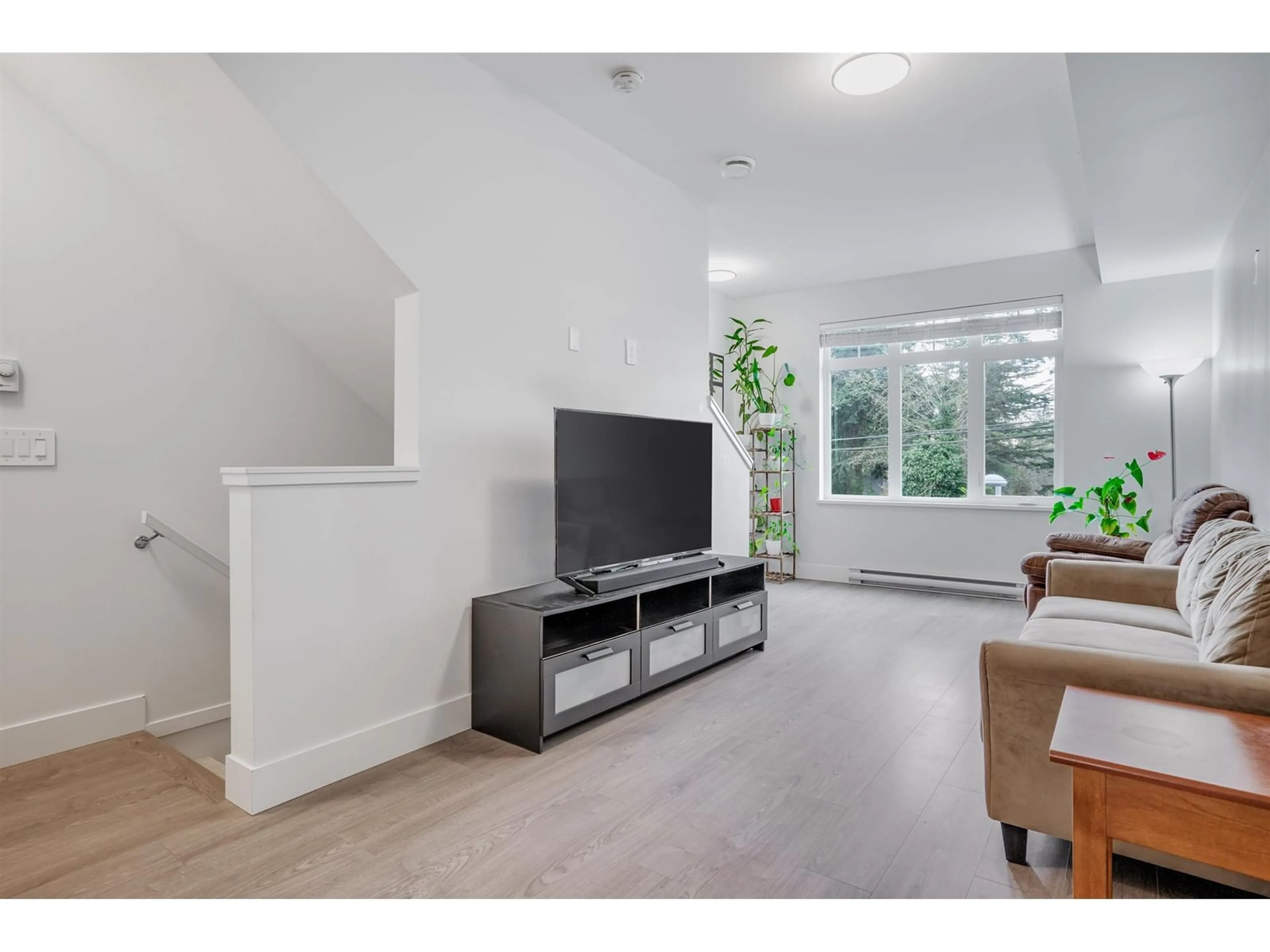 Living room, wood floors for 26 2070 OAK MEADOWS DRIVE, Surrey British Columbia V3Z1J1