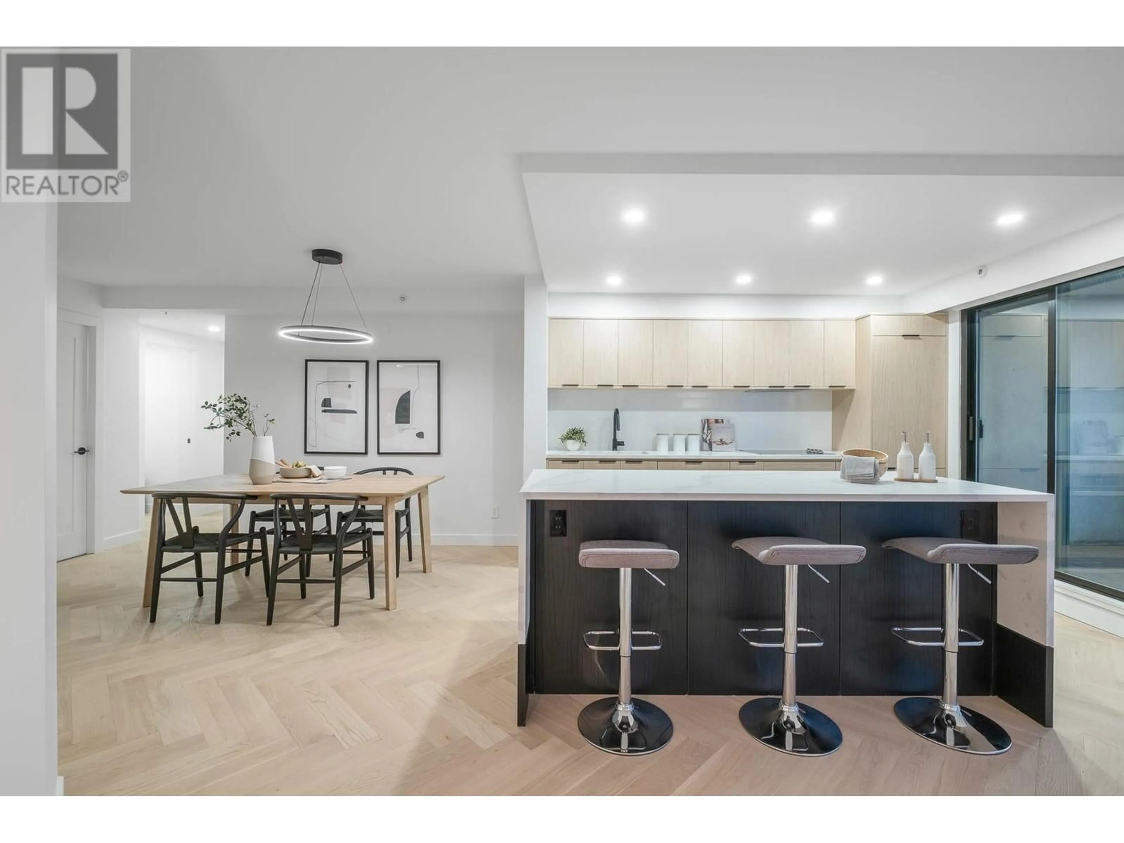 Open concept kitchen for 1906 888 HAMILTON STREET, Vancouver British Columbia V6B5W4