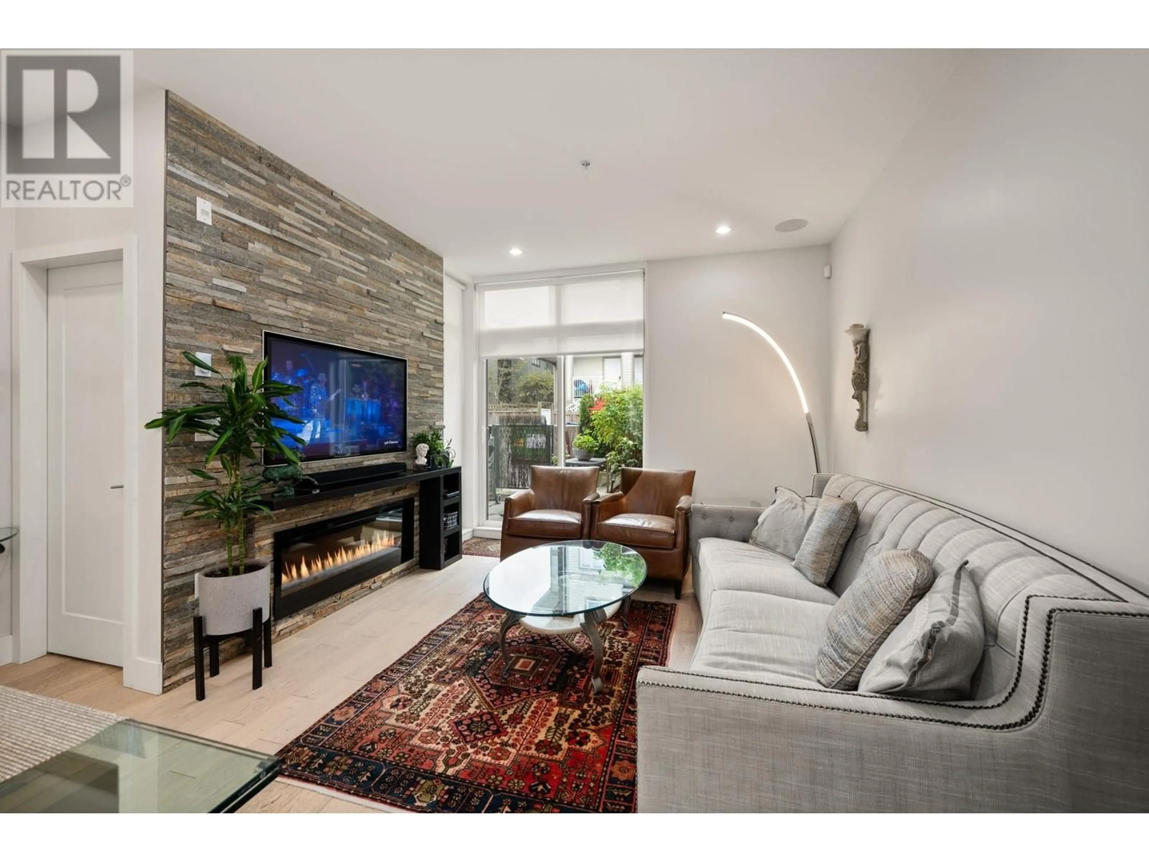 Living room, wood floors for 631 VICTORIA DRIVE, Vancouver British Columbia V5L0C3