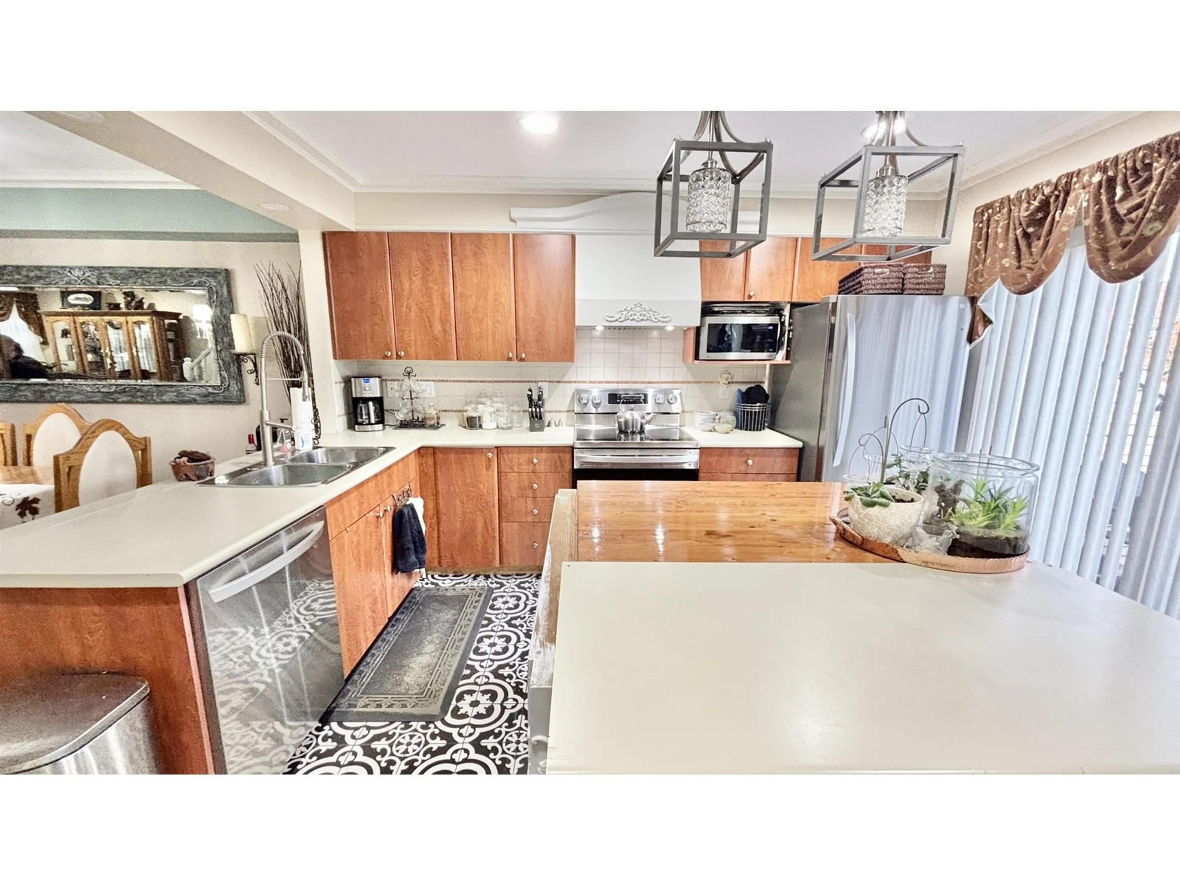 Open concept kitchen, ceramic/tile floor for 17 6415 197 STREET, Langley British Columbia V2Y1G8