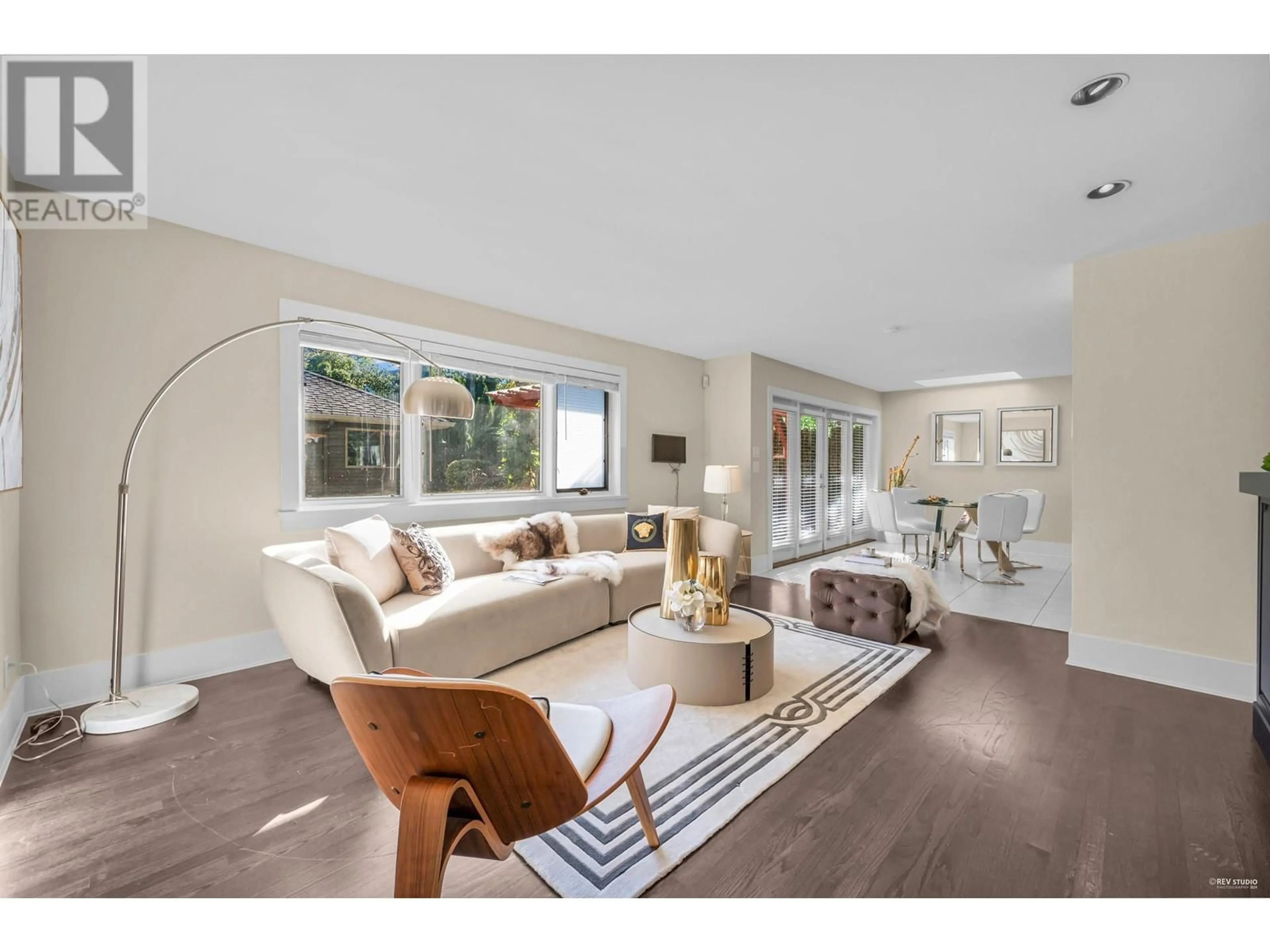 Living room, wood floors for 4072 W 11TH AVENUE, Vancouver British Columbia V6R2L3