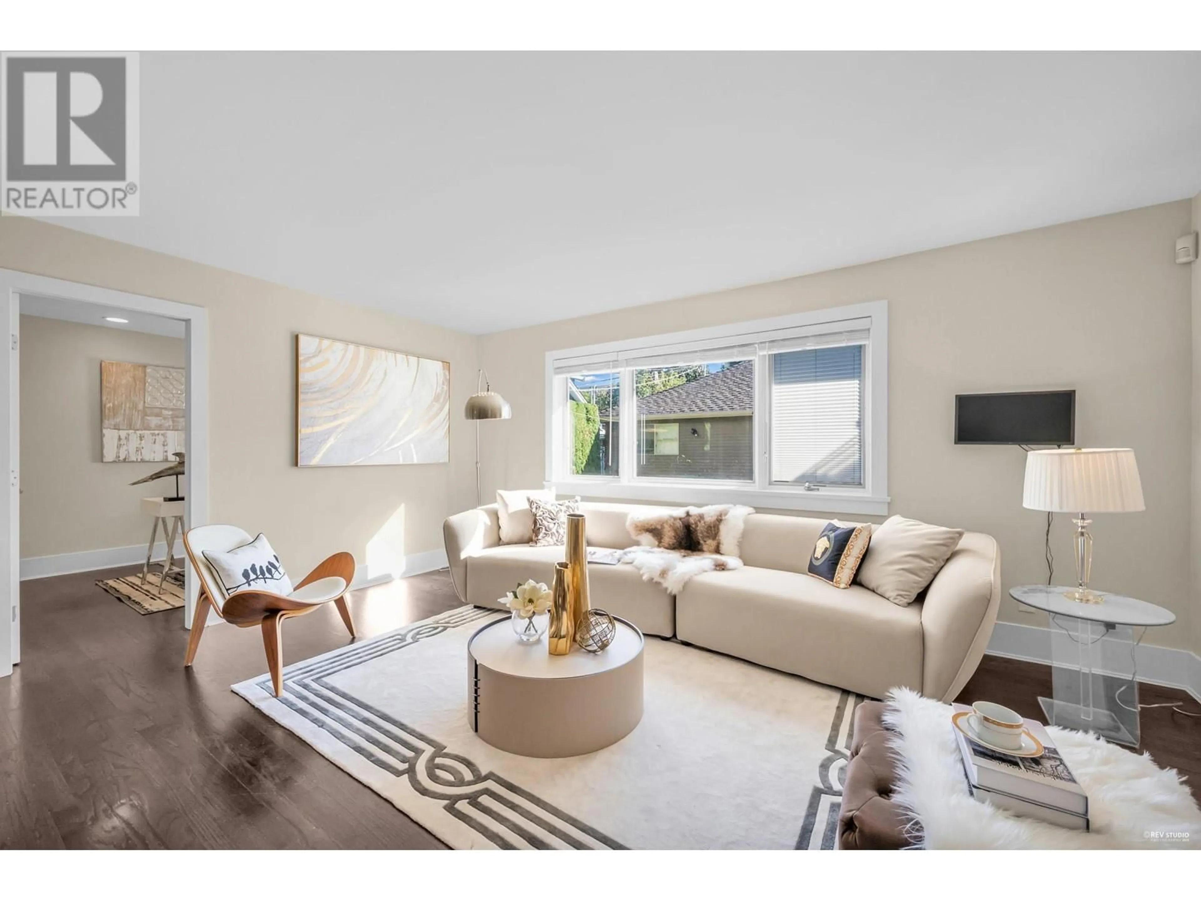 Living room, wood floors for 4072 W 11TH AVENUE, Vancouver British Columbia V6R2L3