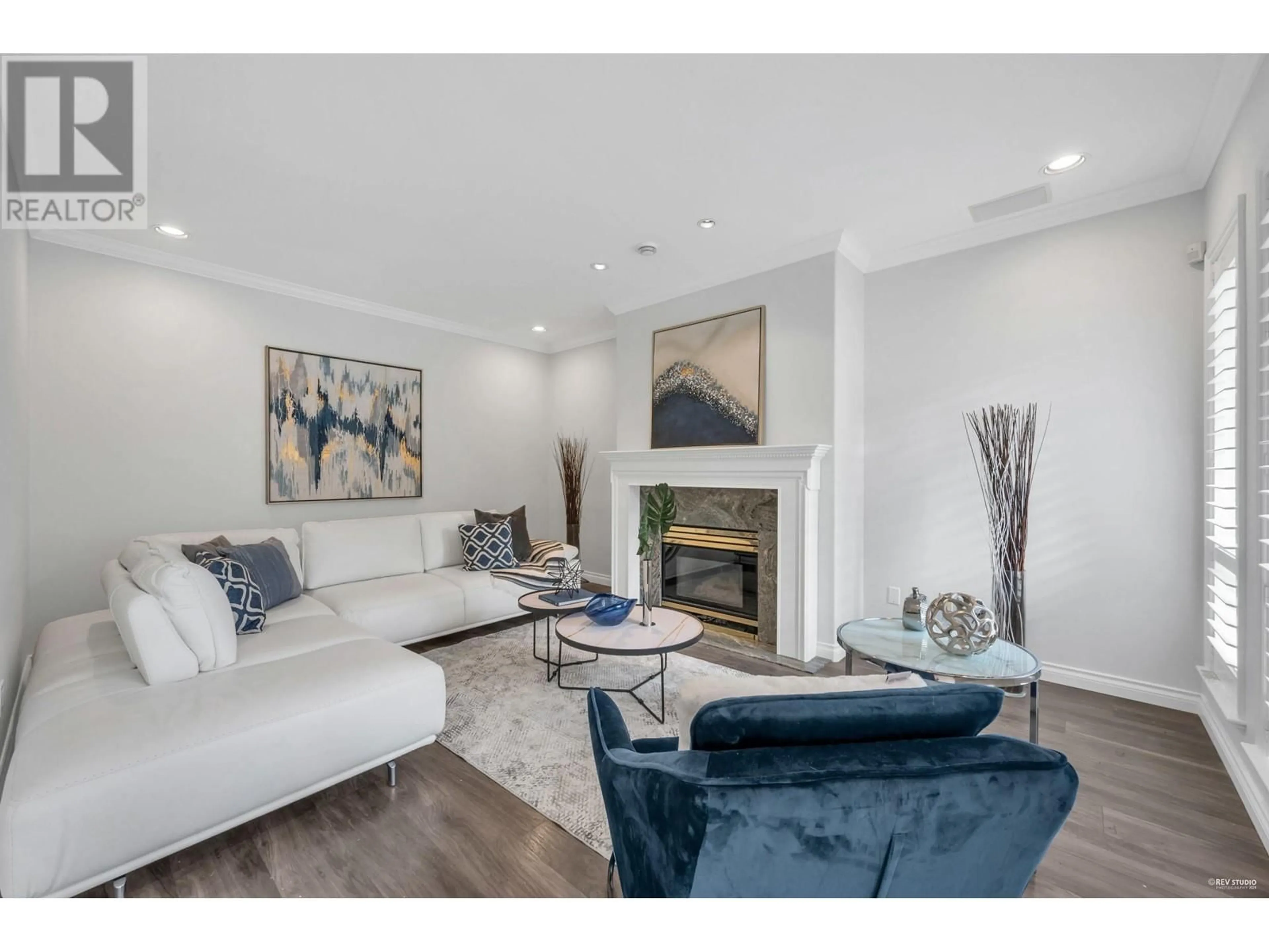 Living room, wood floors for 10100 LASSAM ROAD, Richmond British Columbia V7E2C1