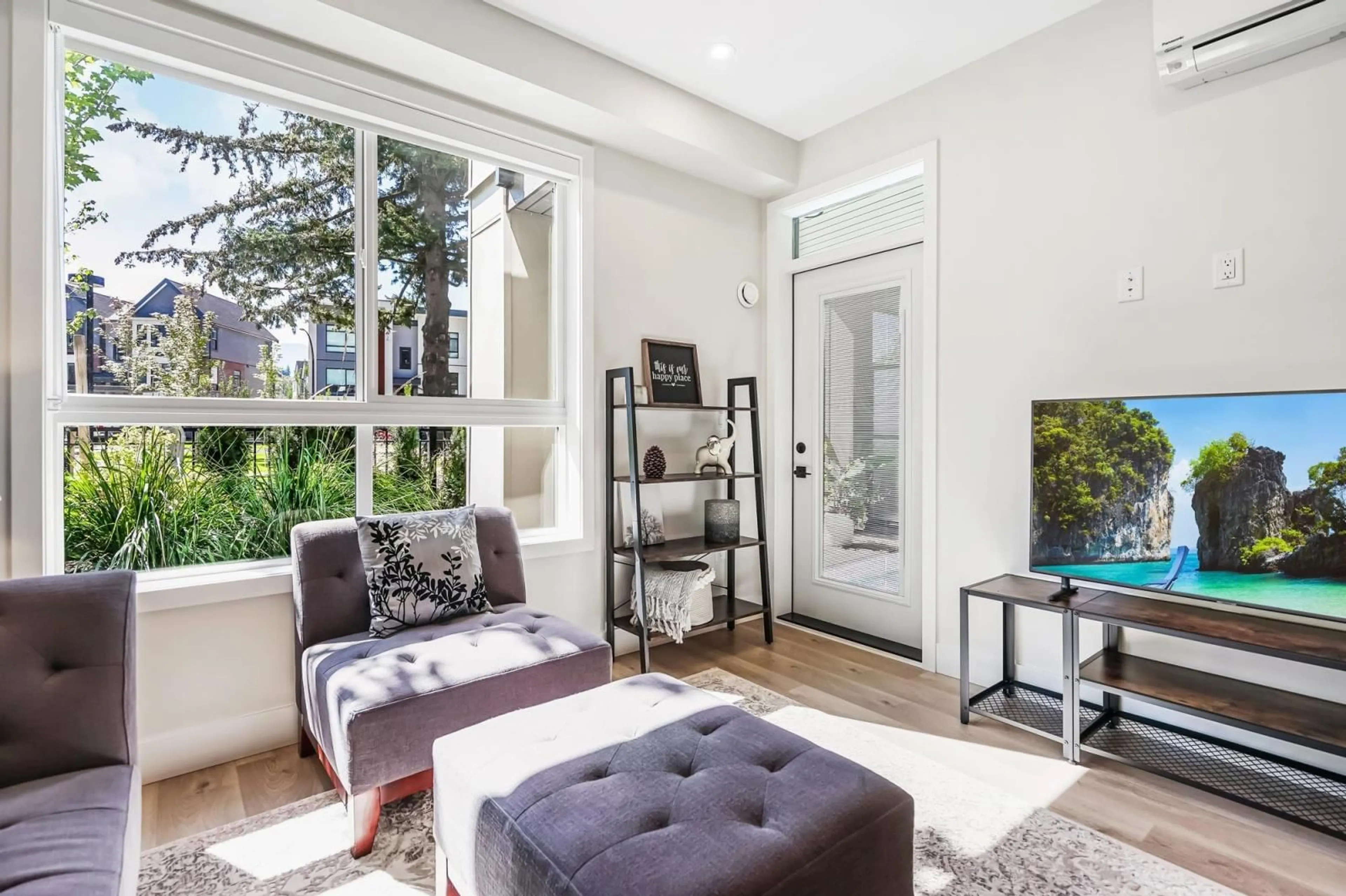 Living room, wood floors for 108 45505 CAMPUS DRIVE, Chilliwack British Columbia V2R6L2