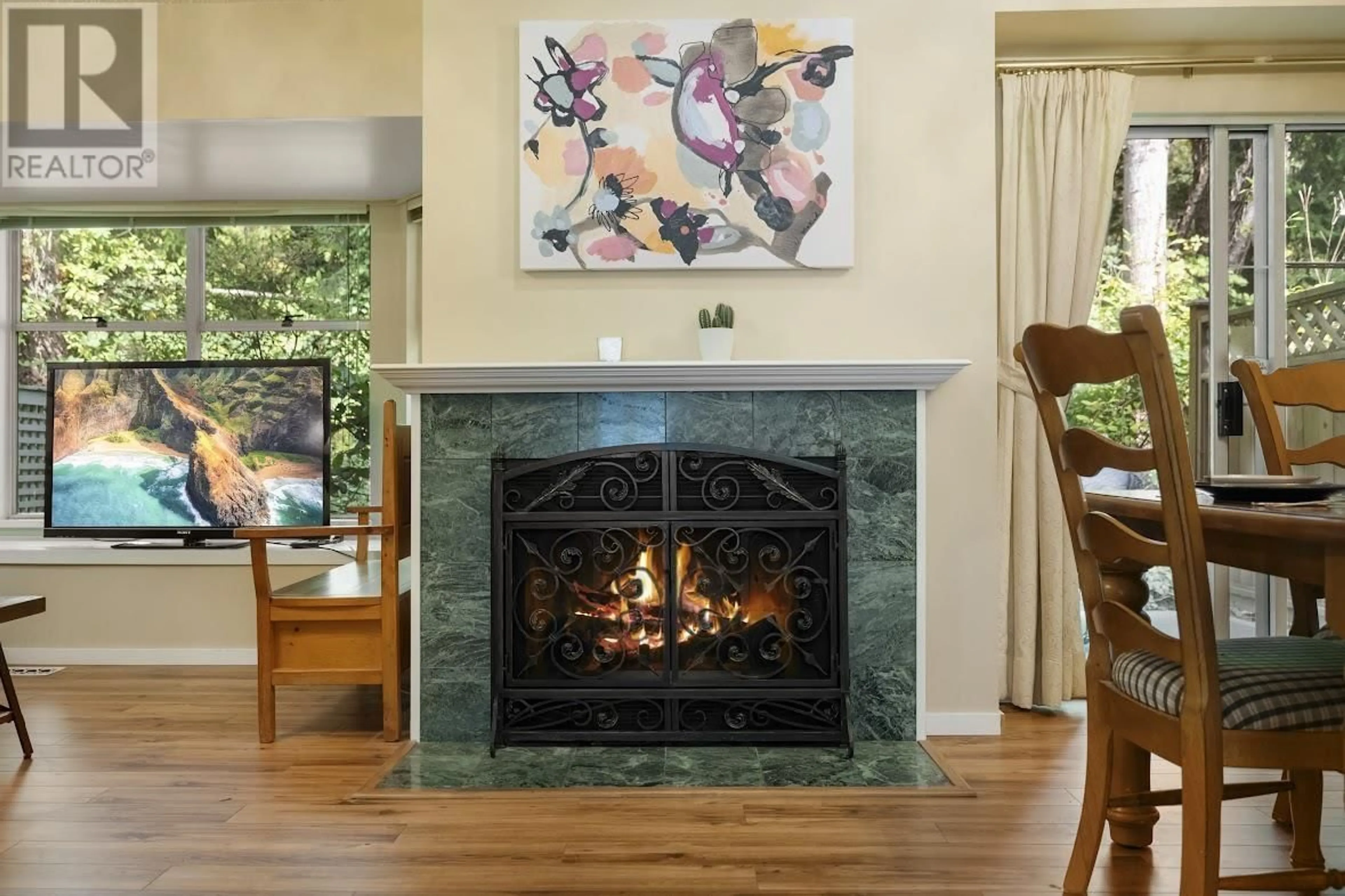 Living room, wood floors for 9291 GOLDHURST TERRACE, Burnaby British Columbia V5A4P3