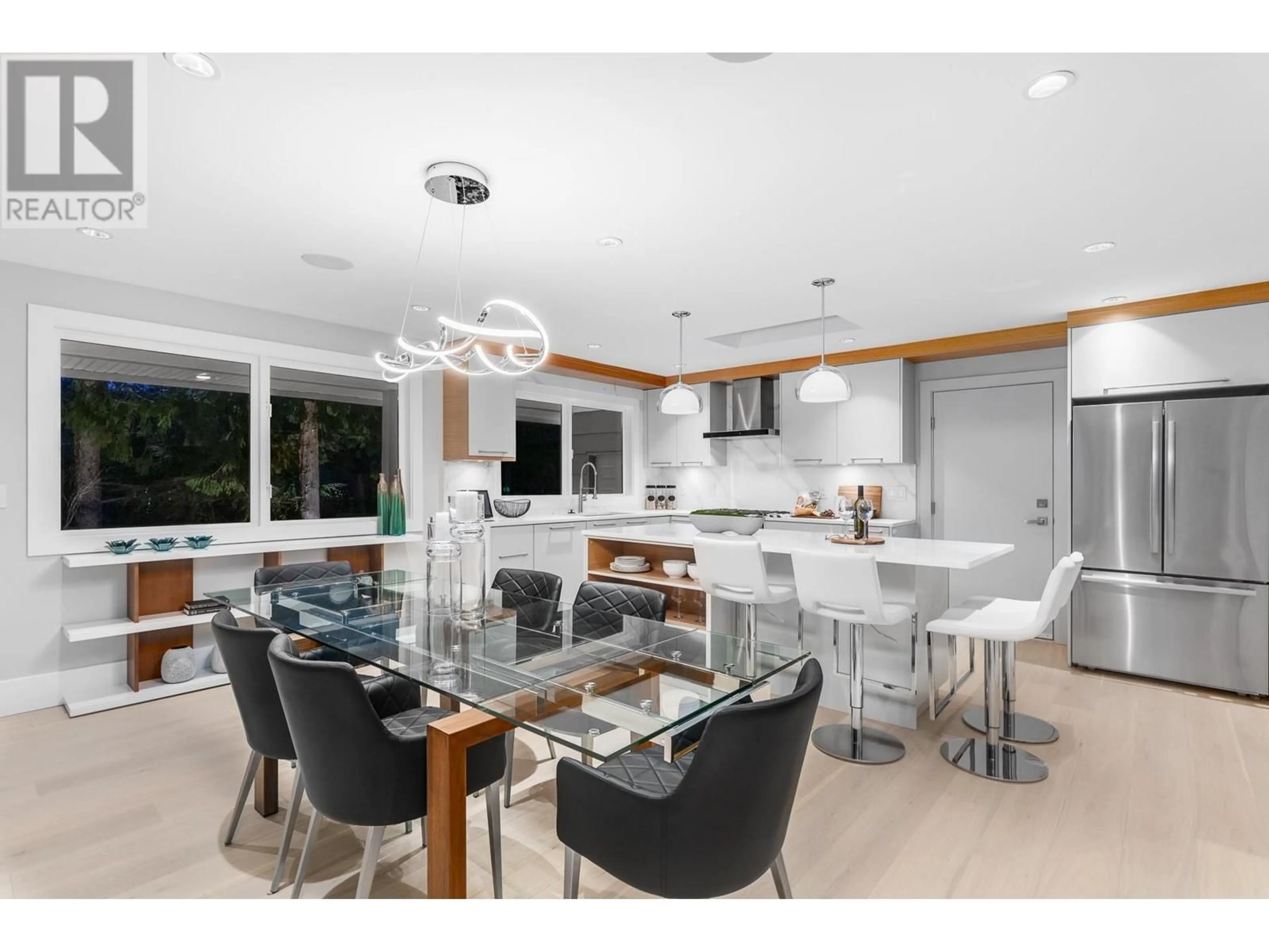 Open concept kitchen for 368 ST. JAMES CRESCENT, West Vancouver British Columbia V7S1J8