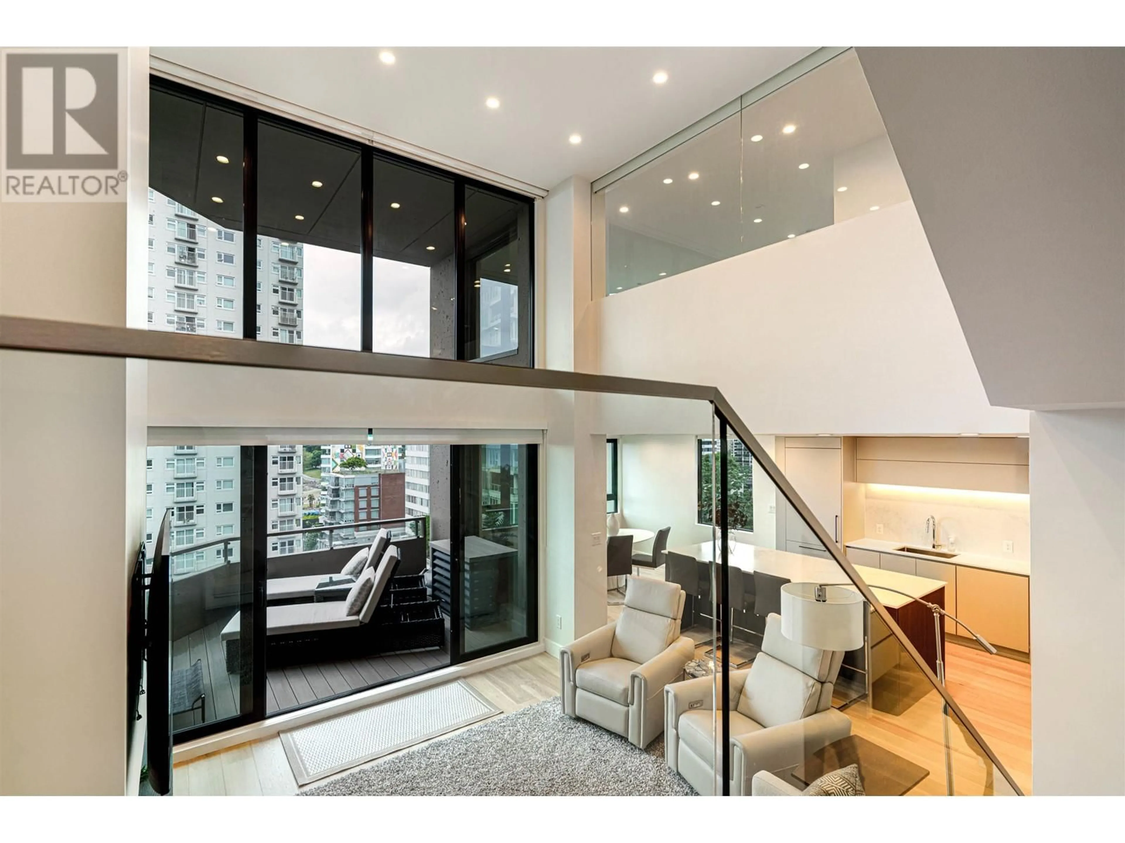 Indoor foyer, wood floors for 801 1236 BIDWELL STREET, Vancouver British Columbia V6G2K9